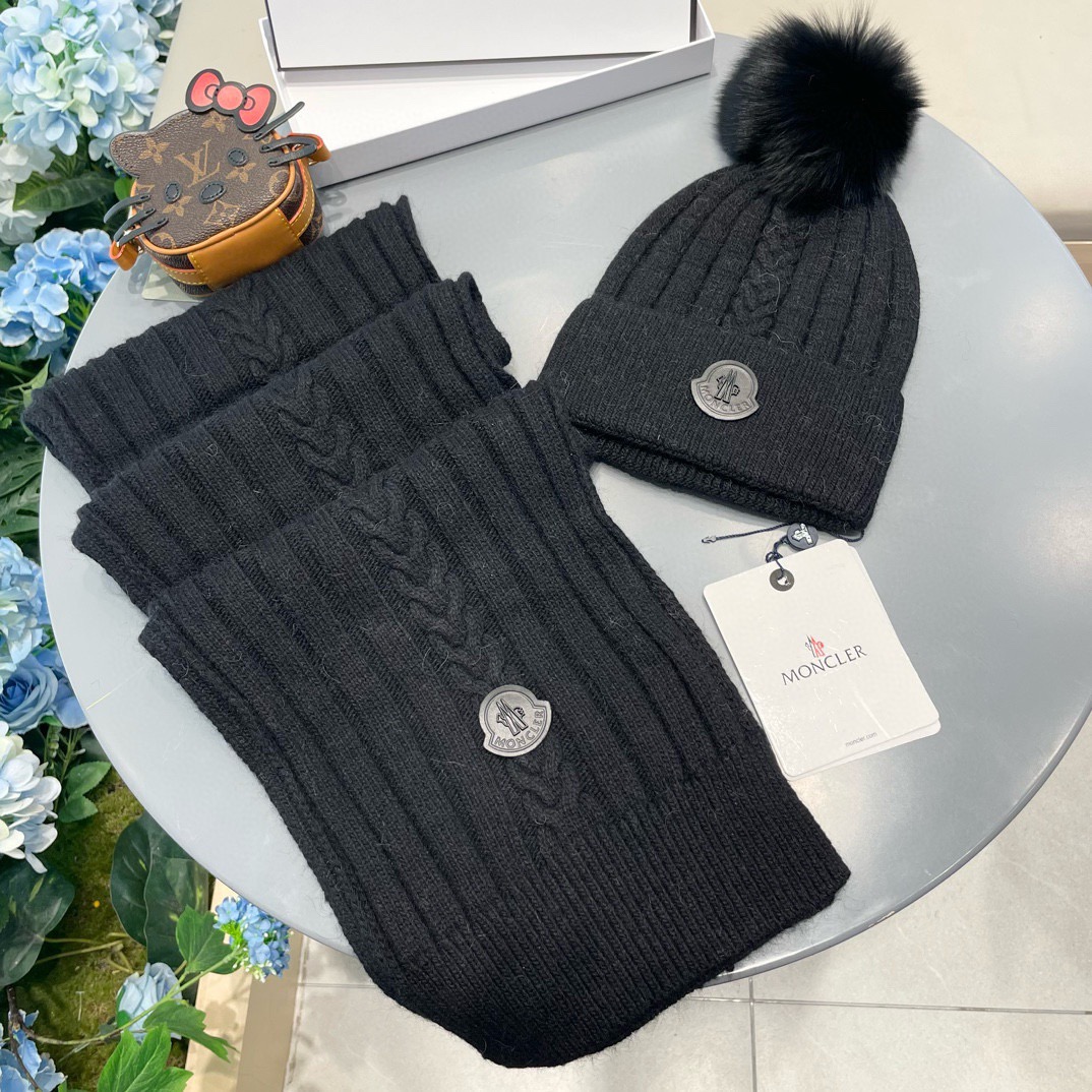 蒙口。 【羊毛套装帽子】经典套装帽子！帽子➕围巾！70%羊毛➕30%兔毛。暖暖哒超级舒服～冬日小姐姐减龄神器哦～这个冬天