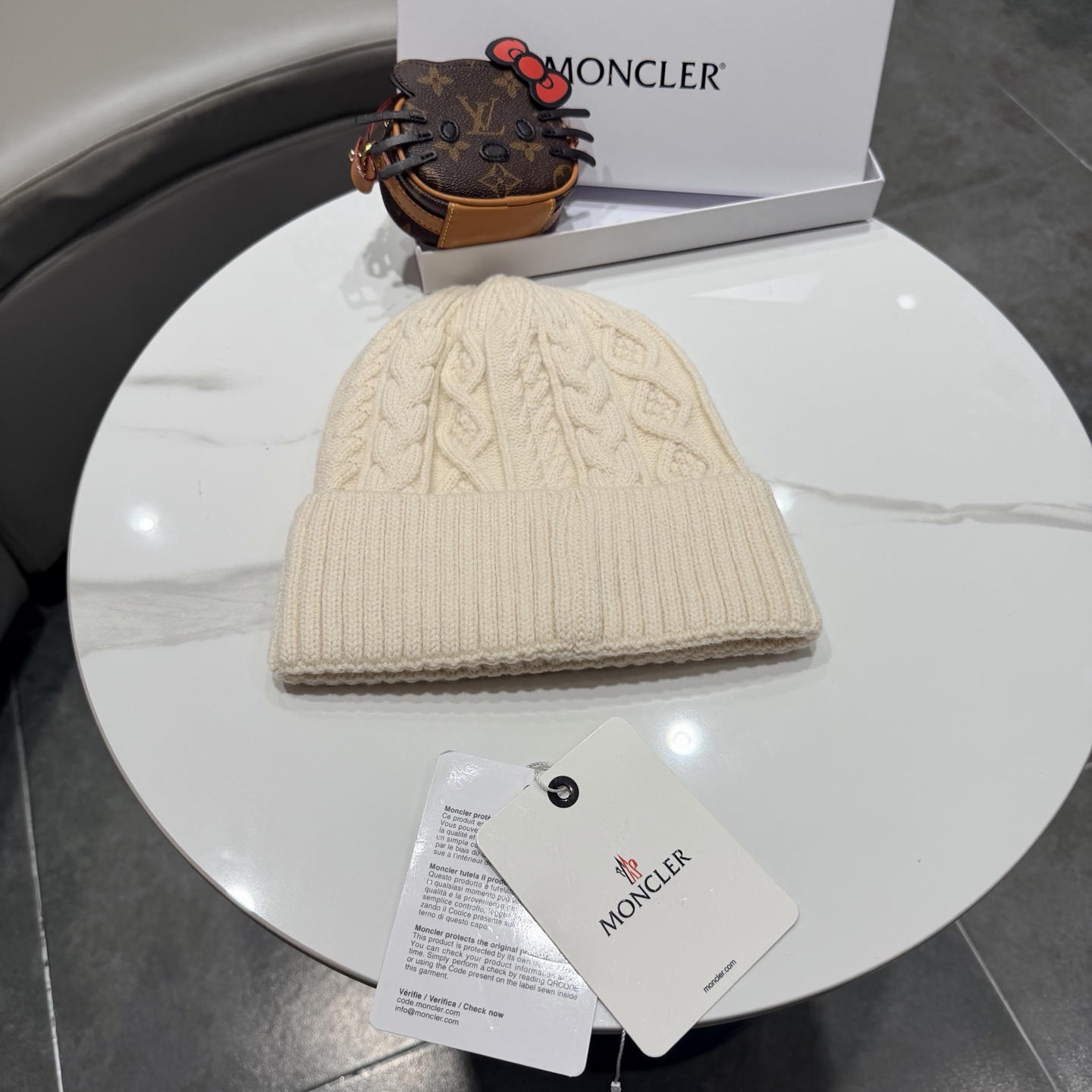 蒙口针织帽MONCLER毛线帽👍质量非常柔软舒服，保暖又时尚，简约大气，百搭款！