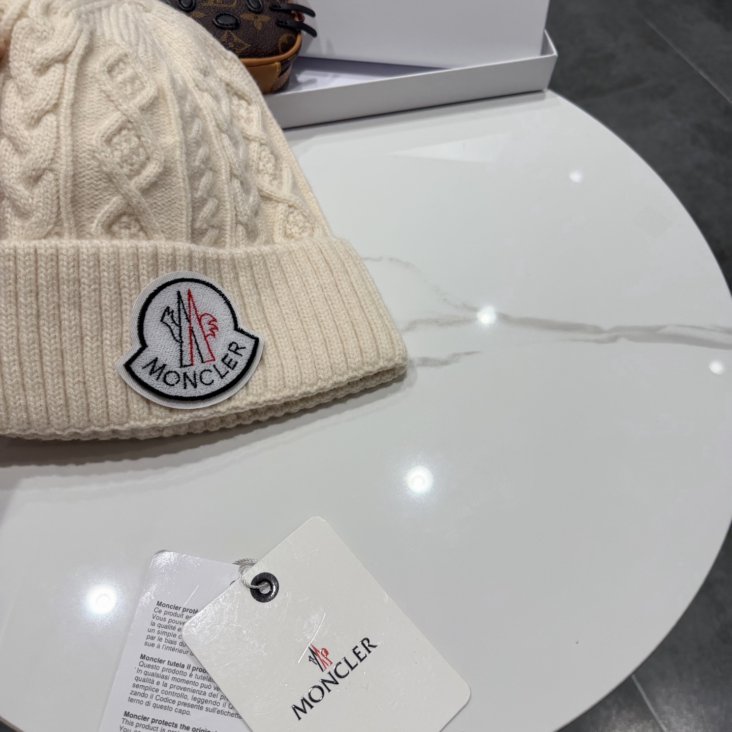 蒙口针织帽MONCLER毛线帽👍质量非常柔软舒服，保暖又时尚，简约大气，百搭款！