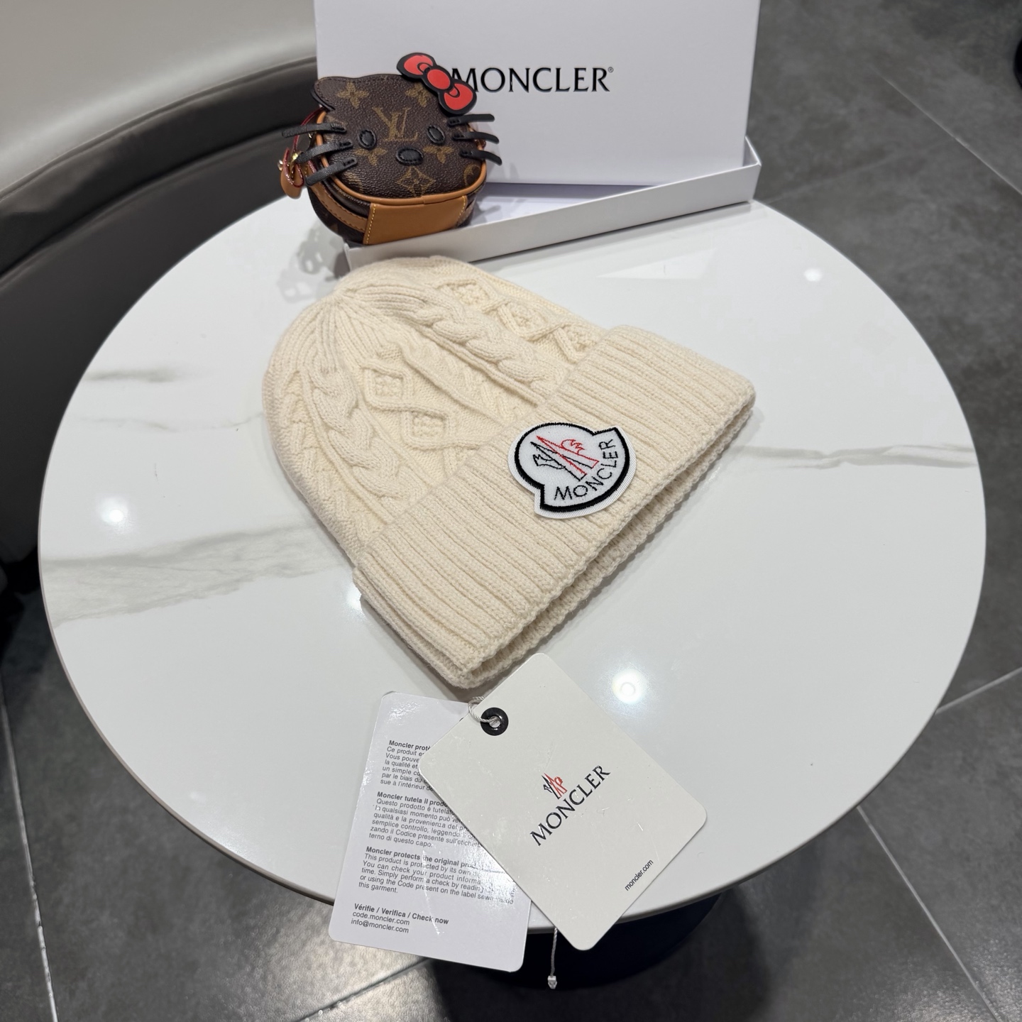 蒙口针织帽MONCLER毛线帽👍质量非常柔软舒服，保暖又时尚，简约大气，百搭款！