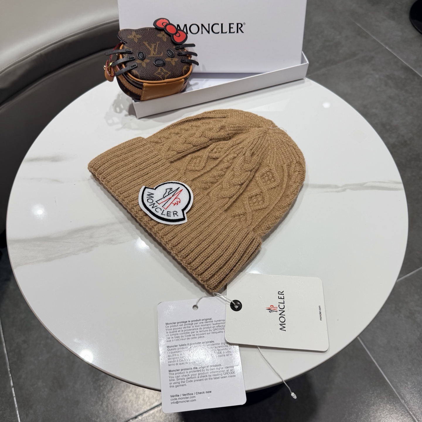 蒙口针织帽MONCLER毛线帽👍质量非常柔软舒服，保暖又时尚，简约大气，百搭款！