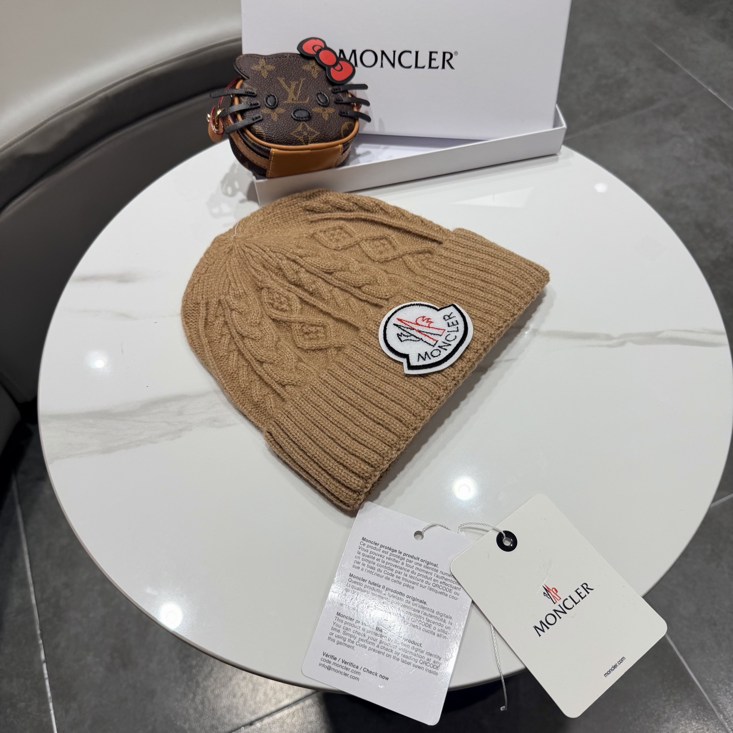 蒙口针织帽MONCLER毛线帽👍质量非常柔软舒服，保暖又时尚，简约大气，百搭款！