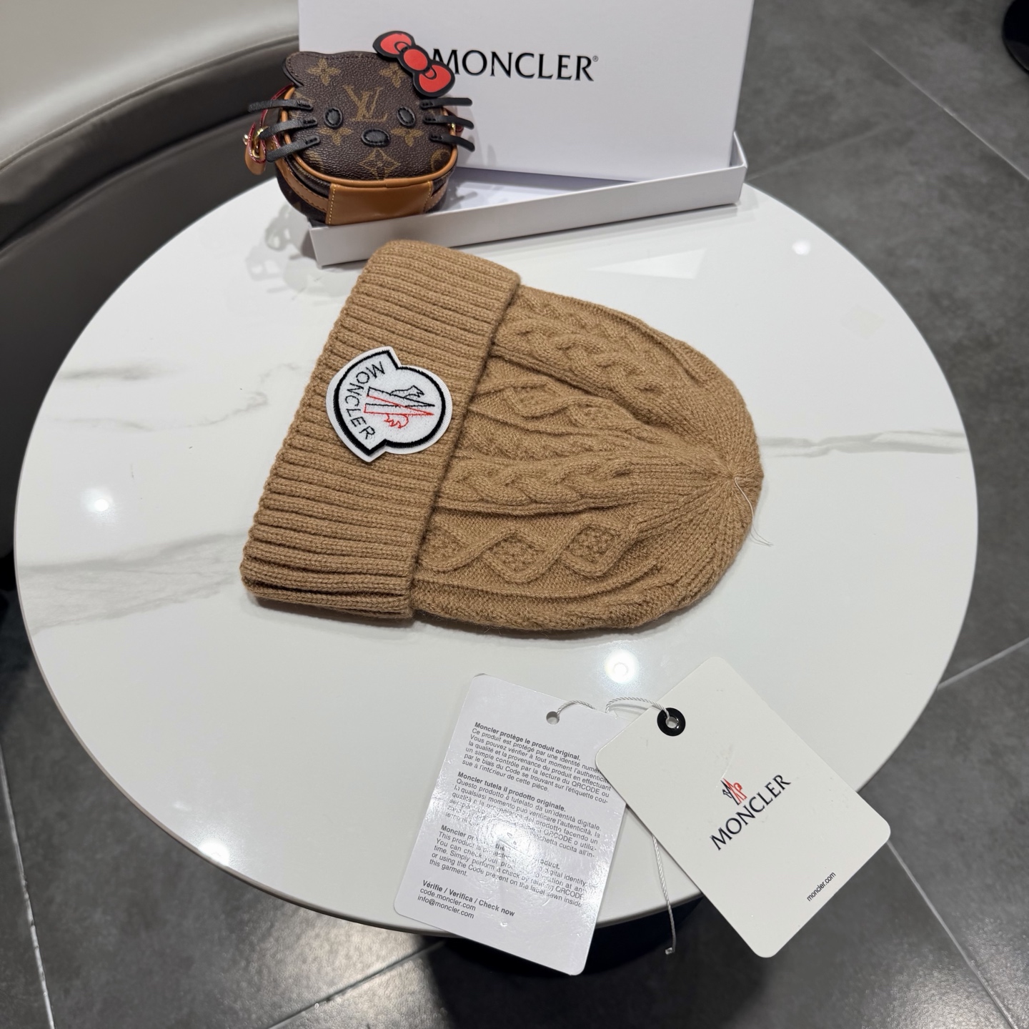 蒙口针织帽MONCLER毛线帽👍质量非常柔软舒服，保暖又时尚，简约大气，百搭款！