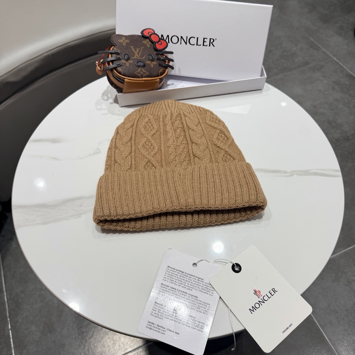 蒙口针织帽MONCLER毛线帽👍质量非常柔软舒服，保暖又时尚，简约大气，百搭款！