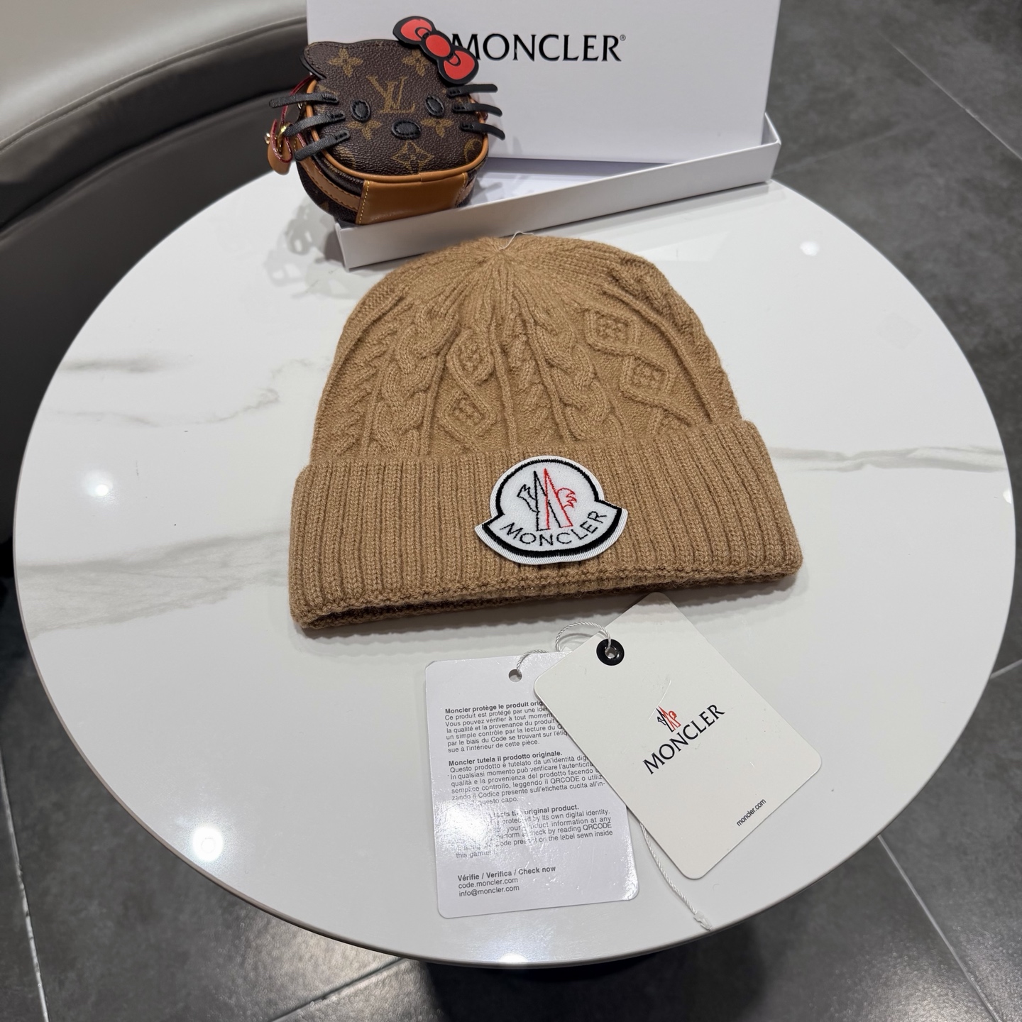 蒙口针织帽MONCLER毛线帽👍质量非常柔软舒服，保暖又时尚，简约大气，百搭款！