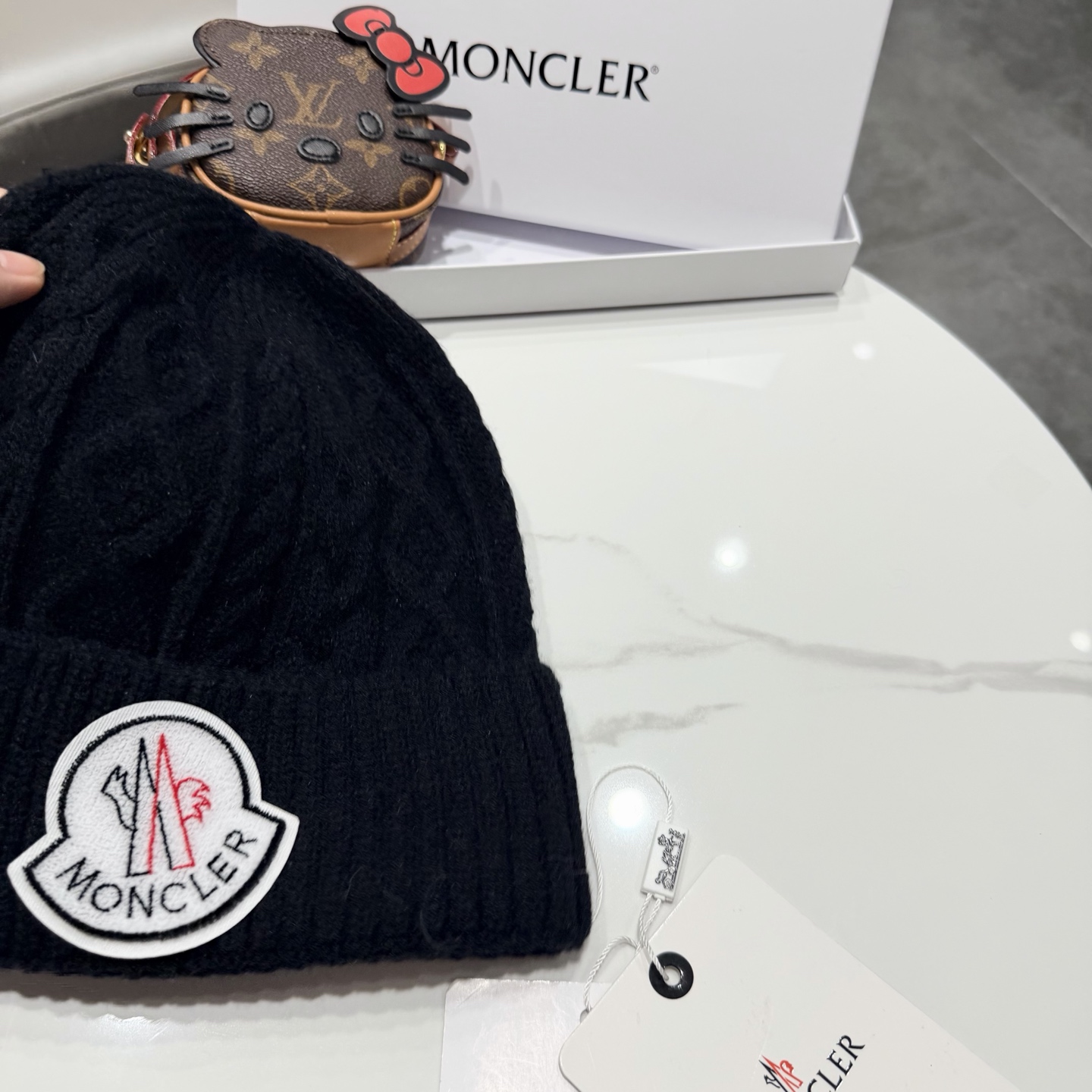 蒙口针织帽MONCLER毛线帽👍质量非常柔软舒服，保暖又时尚，简约大气，百搭款！