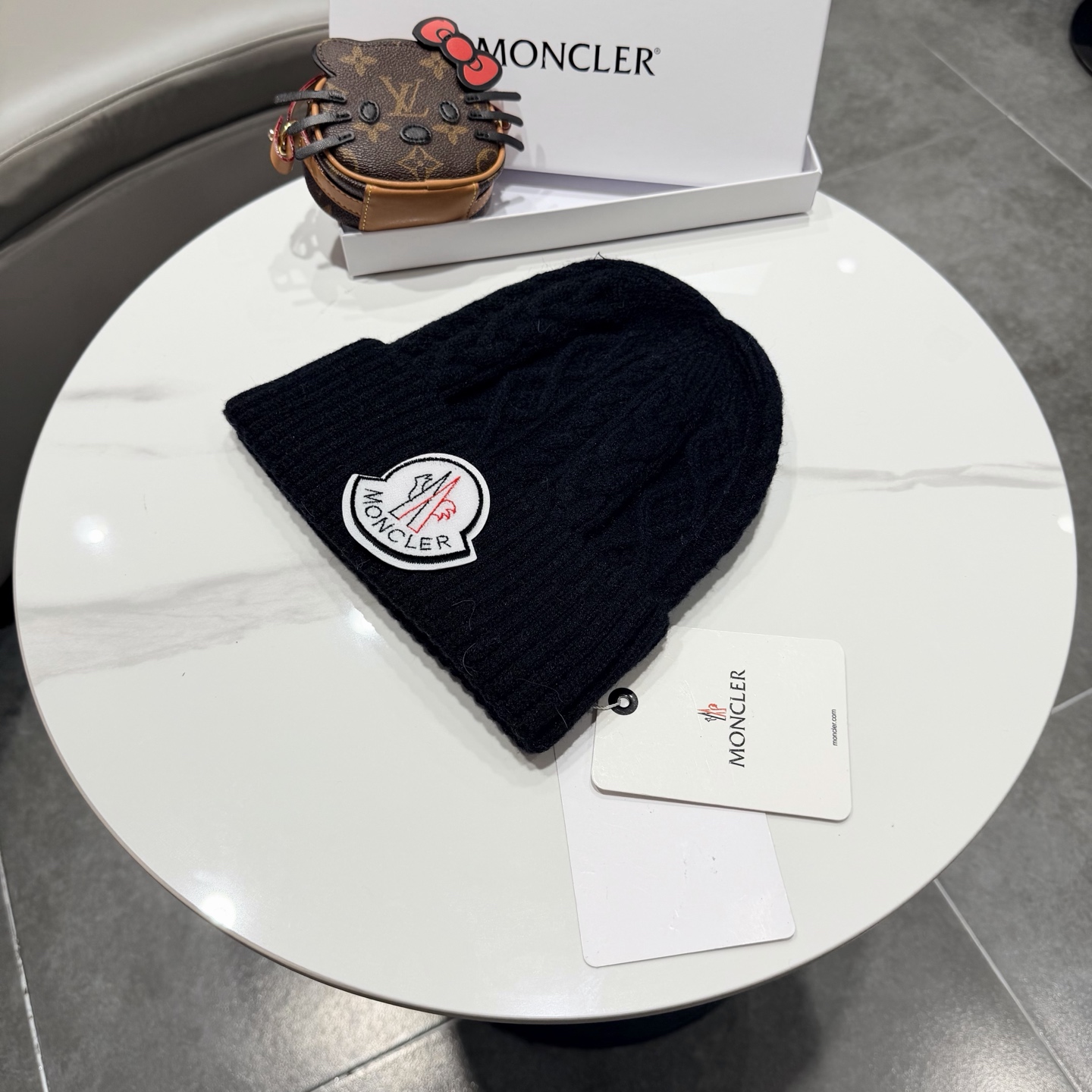 蒙口针织帽MONCLER毛线帽👍质量非常柔软舒服，保暖又时尚，简约大气，百搭款！