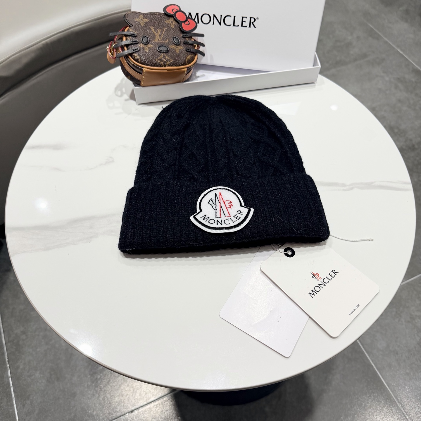蒙口针织帽MONCLER毛线帽👍质量非常柔软舒服，保暖又时尚，简约大气，百搭款！