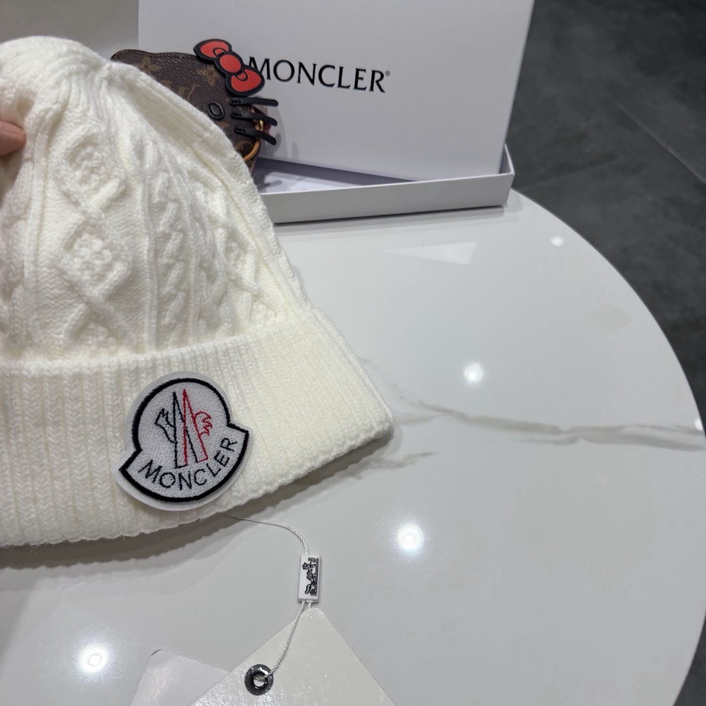 蒙口针织帽MONCLER毛线帽👍质量非常柔软舒服，保暖又时尚，简约大气，百搭款！