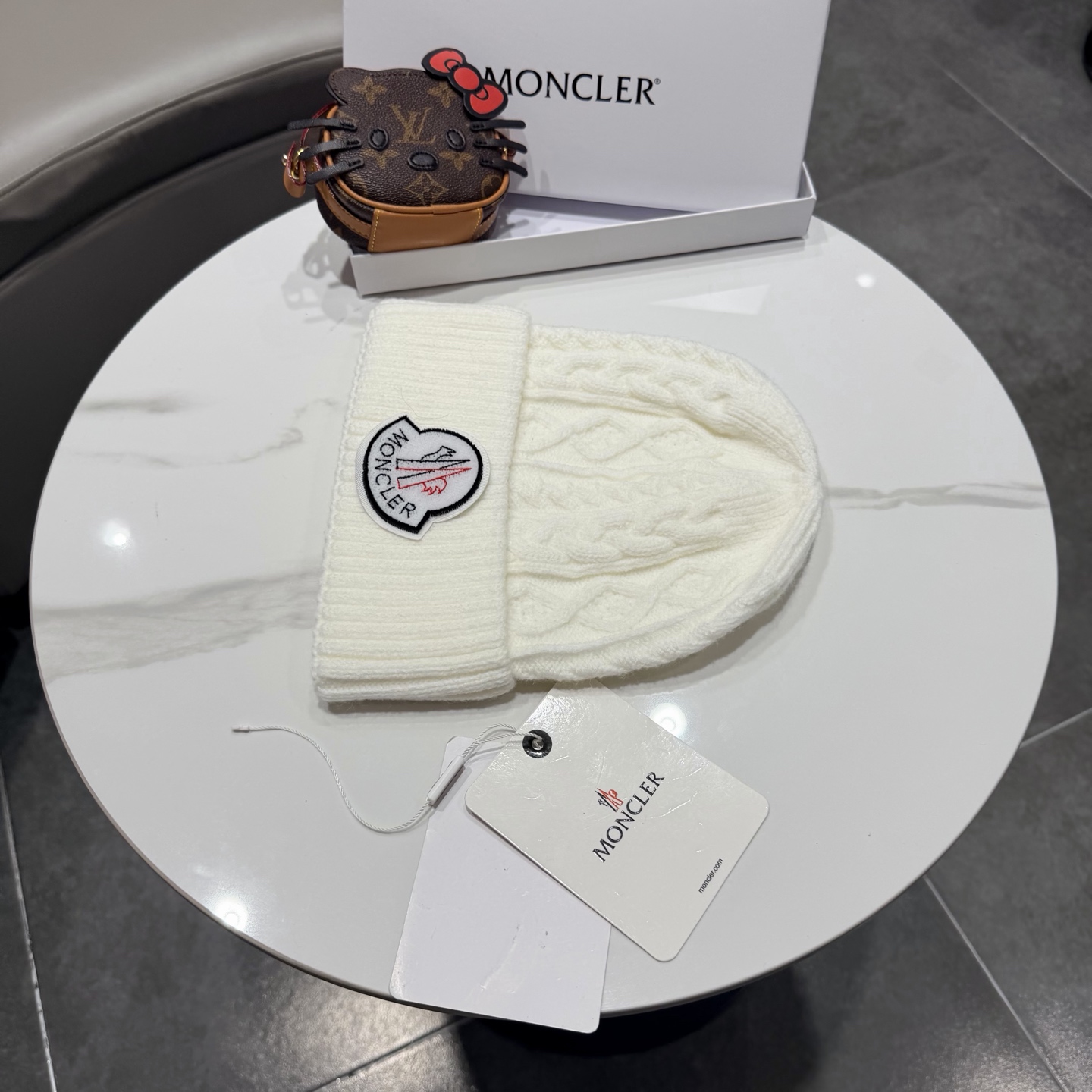 蒙口针织帽MONCLER毛线帽👍质量非常柔软舒服，保暖又时尚，简约大气，百搭款！