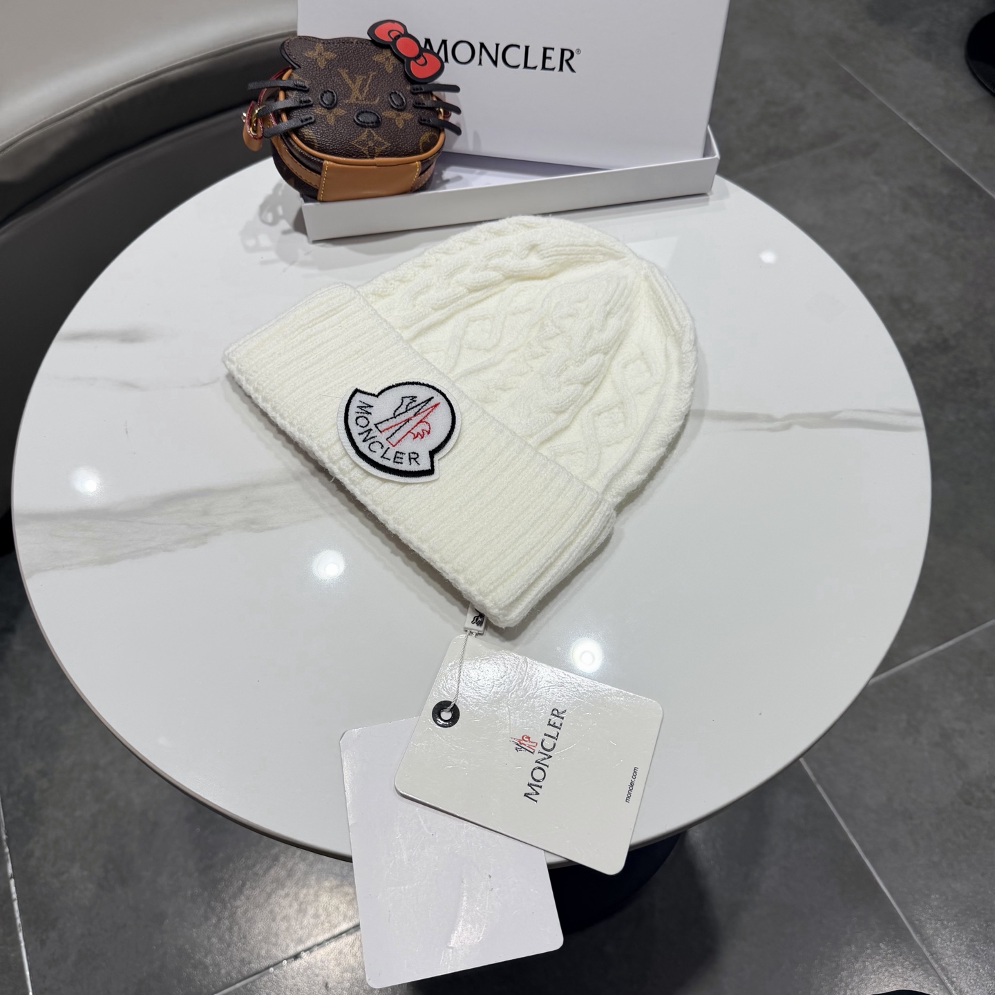 蒙口针织帽MONCLER毛线帽👍质量非常柔软舒服，保暖又时尚，简约大气，百搭款！