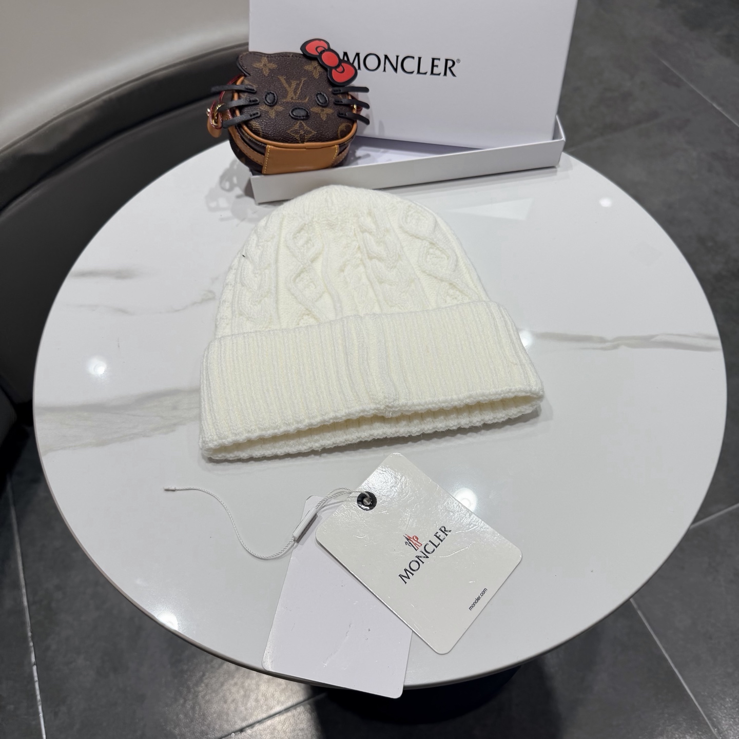蒙口针织帽MONCLER毛线帽👍质量非常柔软舒服，保暖又时尚，简约大气，百搭款！
