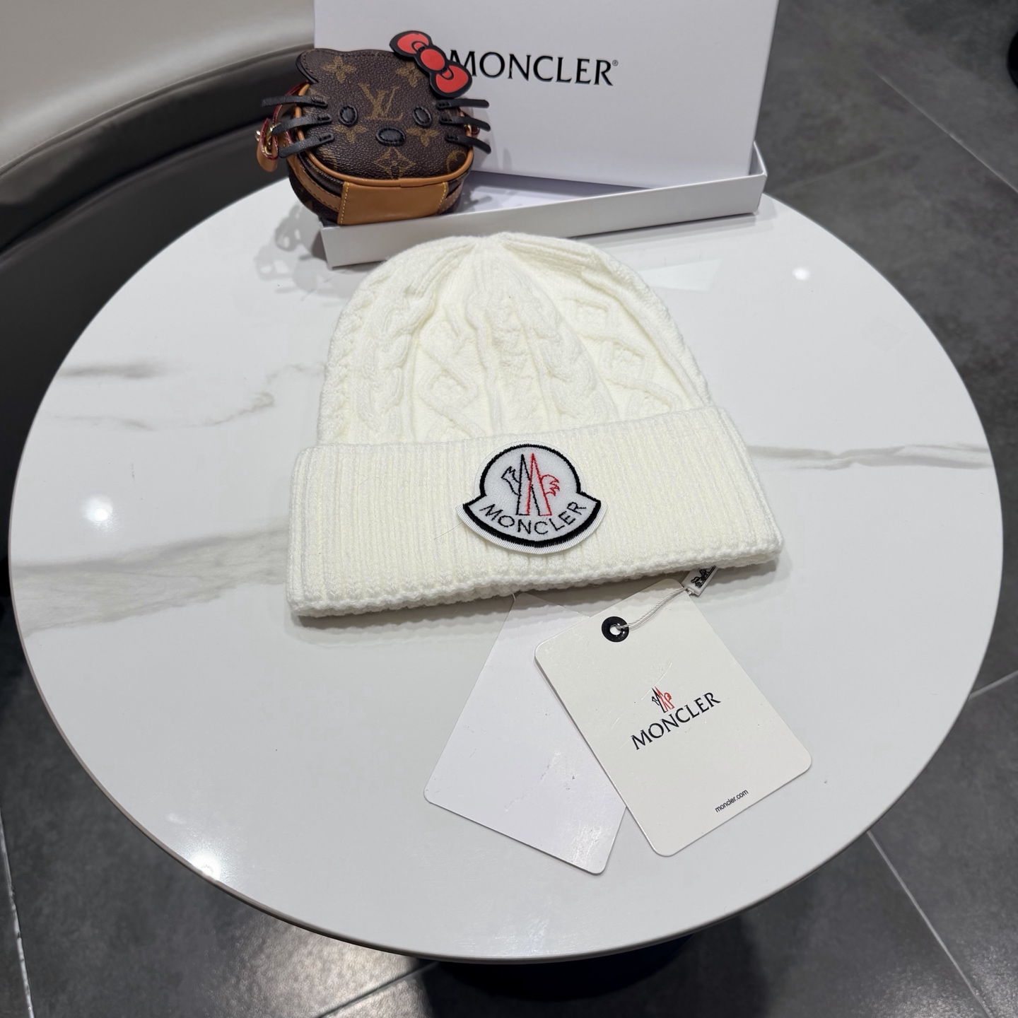 蒙口针织帽MONCLER毛线帽👍质量非常柔软舒服，保暖又时尚，简约大气，百搭款！