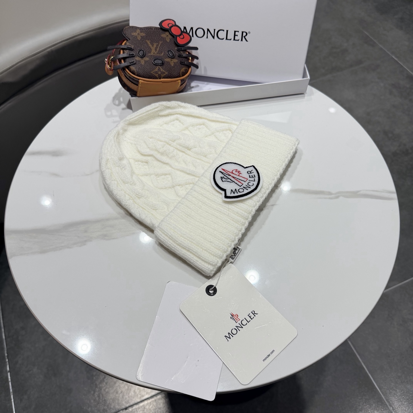 蒙口针织帽MONCLER毛线帽👍质量非常柔软舒服，保暖又时尚，简约大气，百搭款！