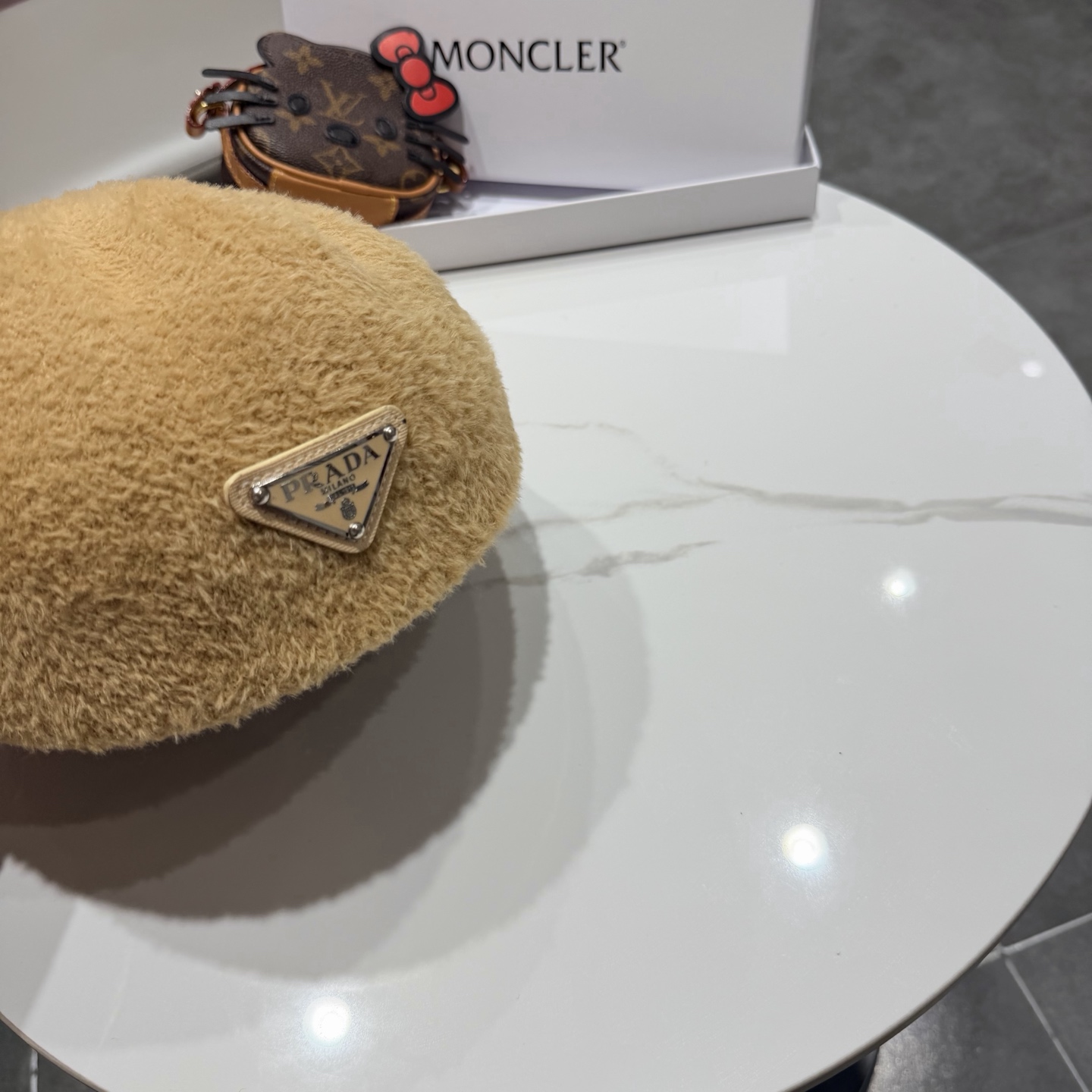 Prada普拉达2026爆款冰岛贝雷帽女冬新款ins时尚百搭日系文艺正反戴蓓蕾