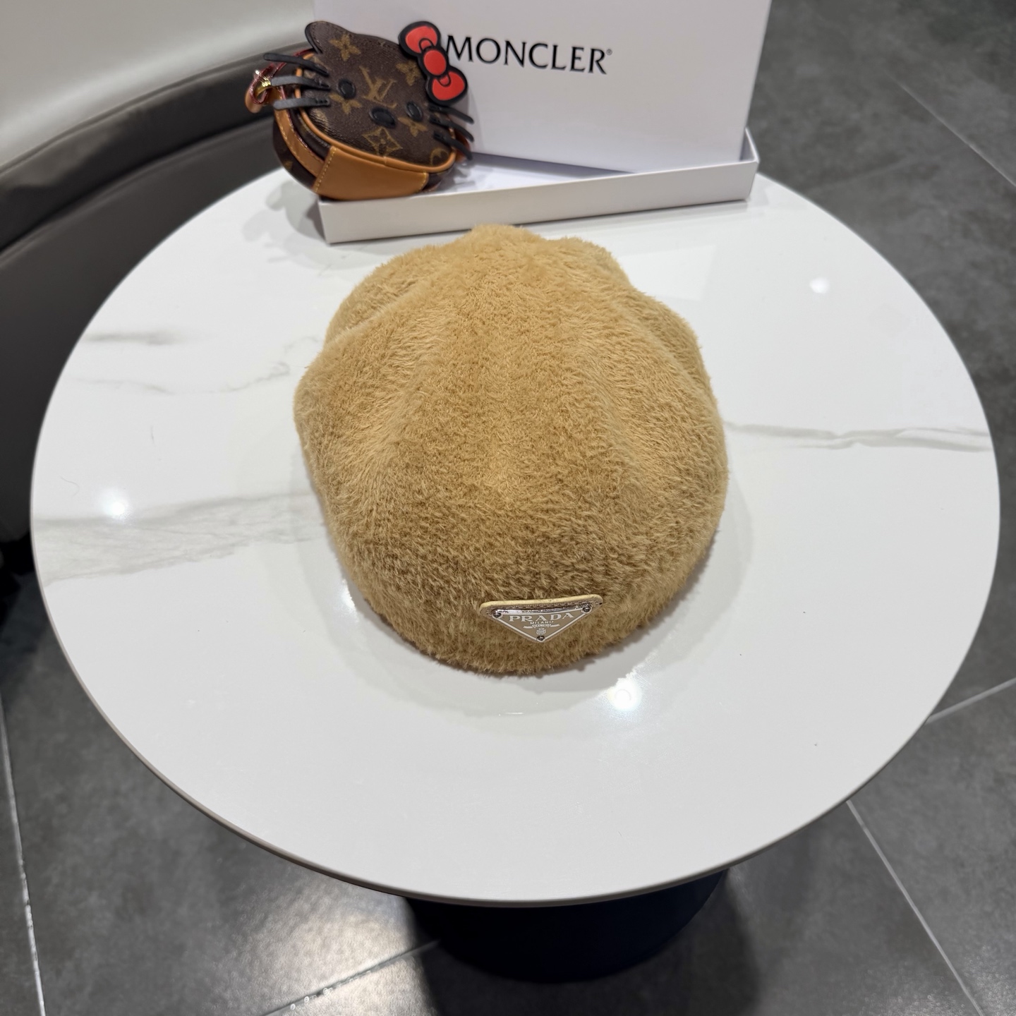 Prada普拉达2026爆款冰岛贝雷帽女冬新款ins时尚百搭日系文艺正反戴蓓蕾