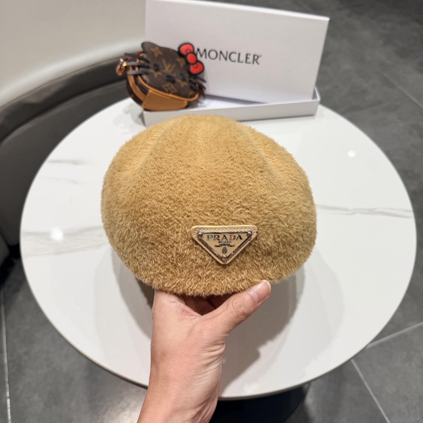 Prada普拉达2026爆款冰岛贝雷帽女冬新款ins时尚百搭日系文艺正反戴蓓蕾