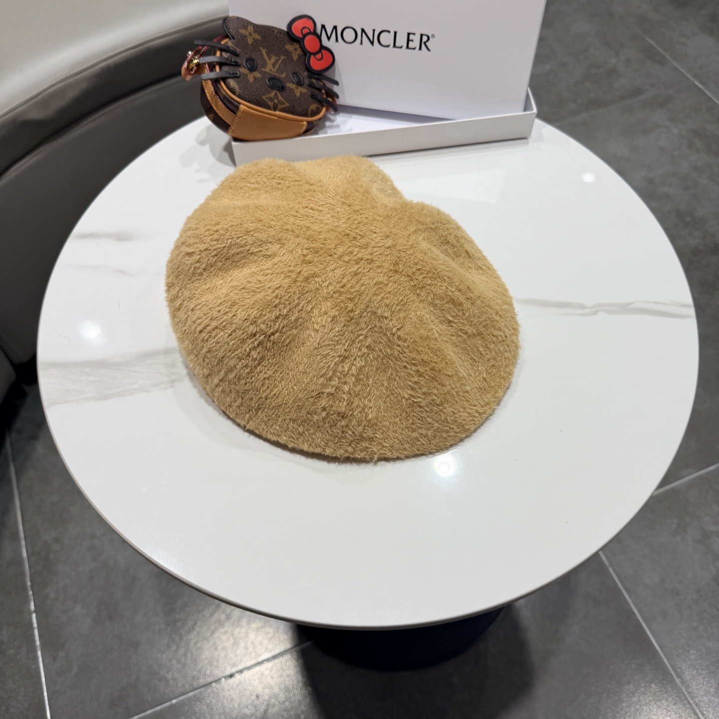 Prada普拉达2026爆款冰岛贝雷帽女冬新款ins时尚百搭日系文艺正反戴蓓蕾