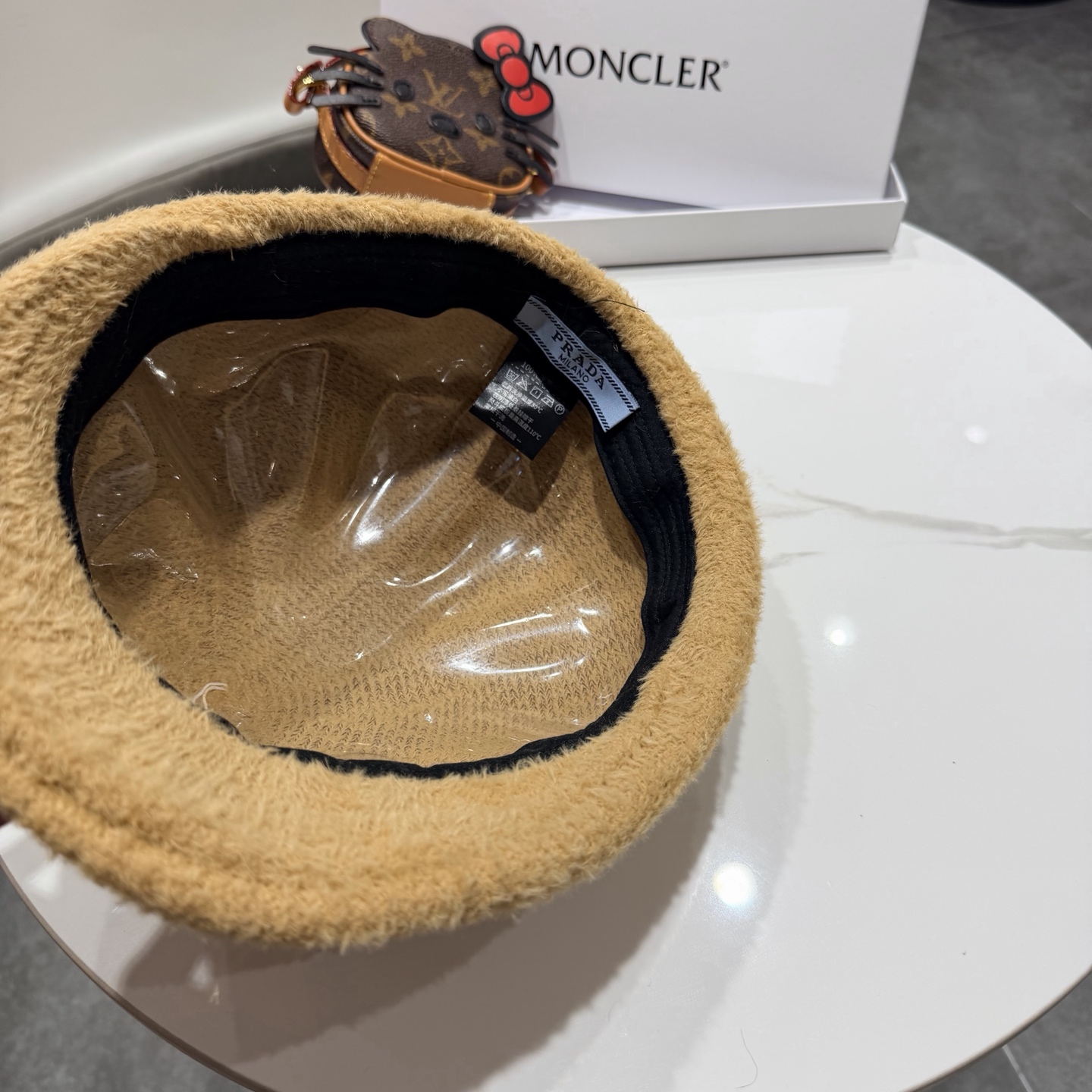 Prada普拉达2026爆款冰岛贝雷帽女冬新款ins时尚百搭日系文艺正反戴蓓蕾