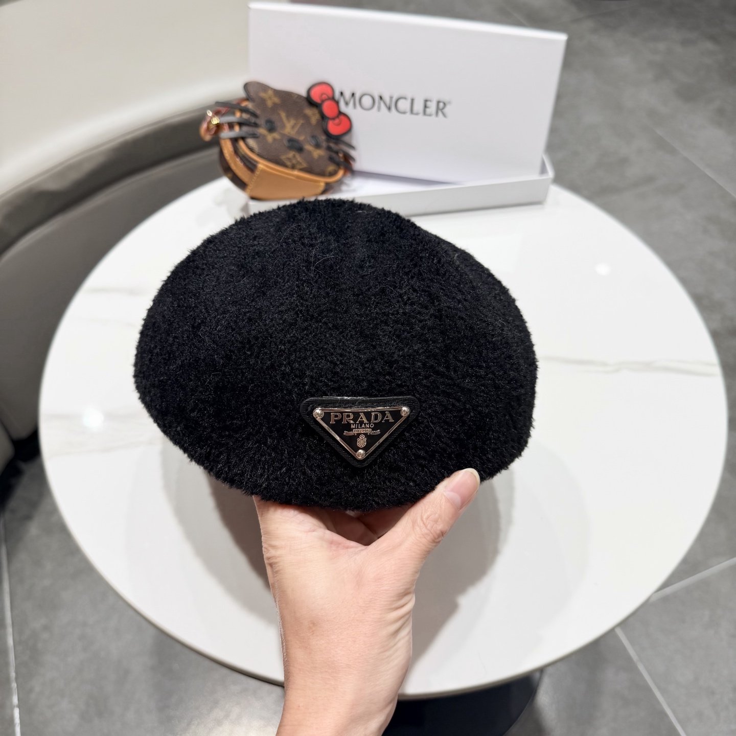 Prada普拉达2026爆款冰岛贝雷帽女冬新款ins时尚百搭日系文艺正反戴蓓蕾