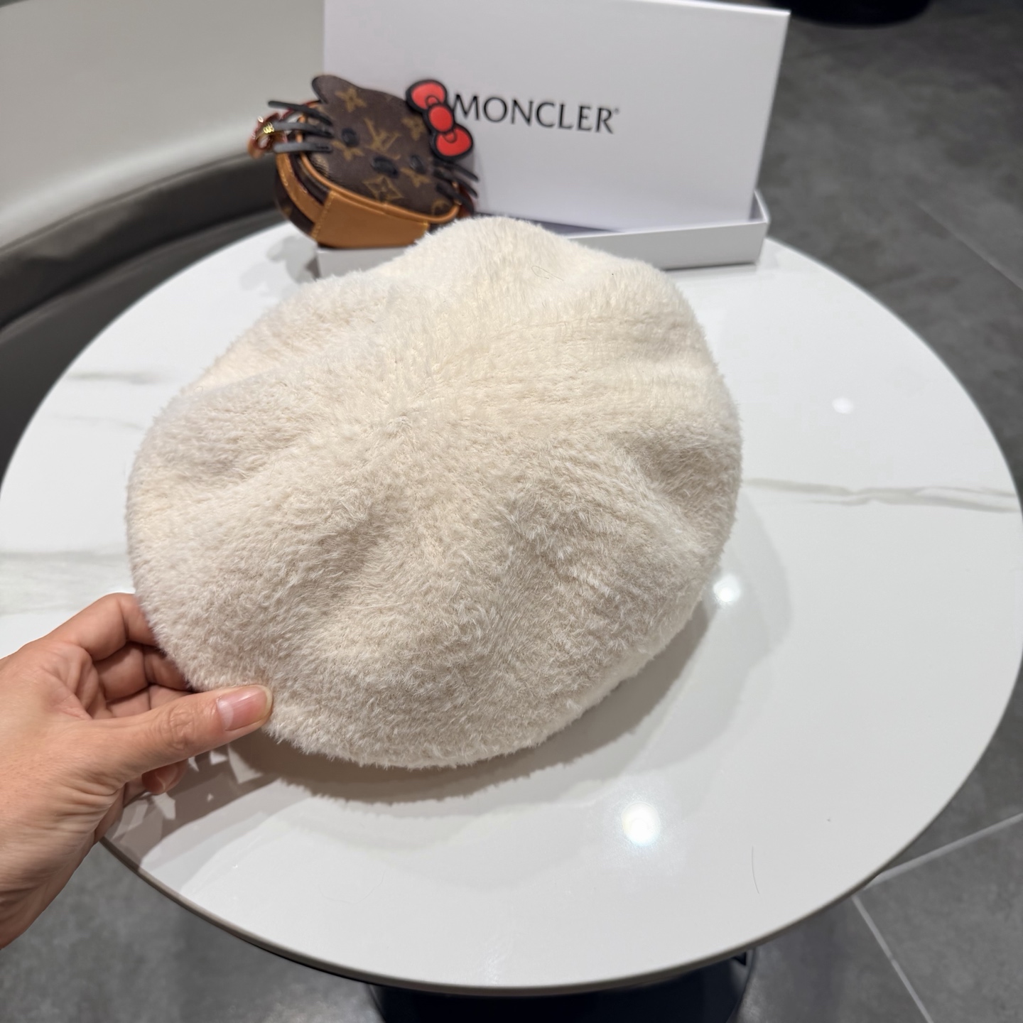 Prada普拉达2025爆款冰岛贝雷帽女冬新款ins时尚百搭日系文艺正反戴蓓蕾