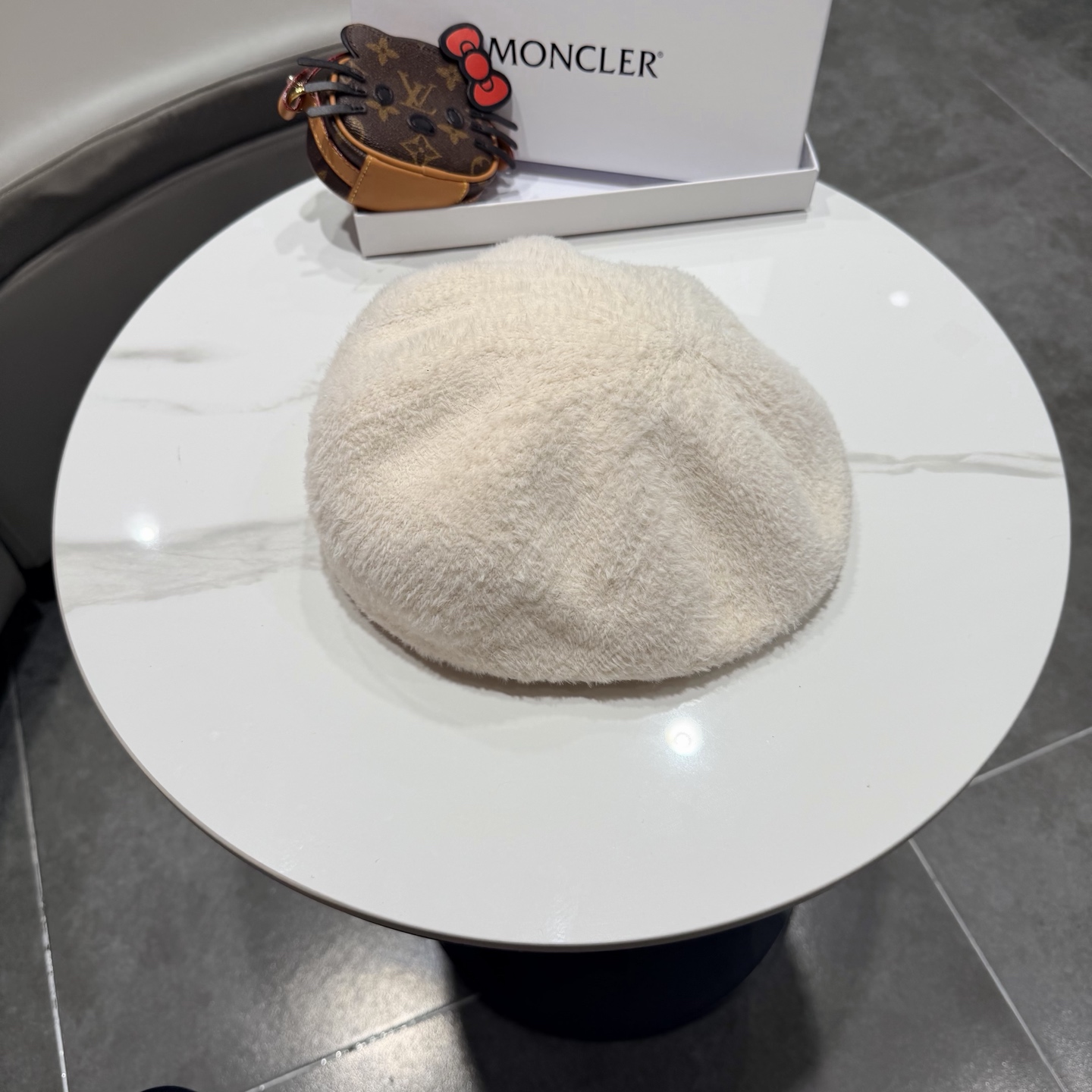 Prada普拉达2025爆款冰岛贝雷帽女冬新款ins时尚百搭日系文艺正反戴蓓蕾