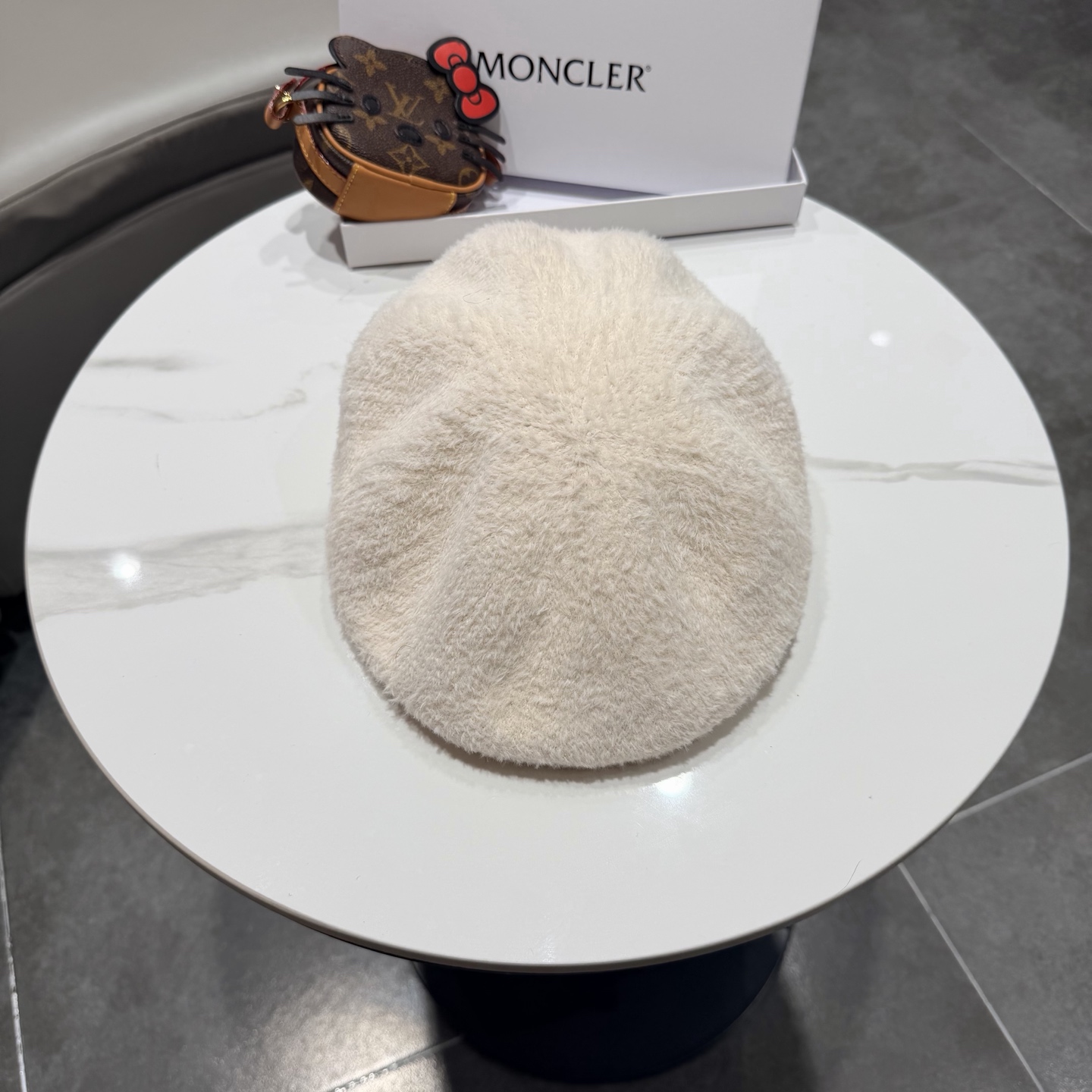 Prada普拉达2025爆款冰岛贝雷帽女冬新款ins时尚百搭日系文艺正反戴蓓蕾