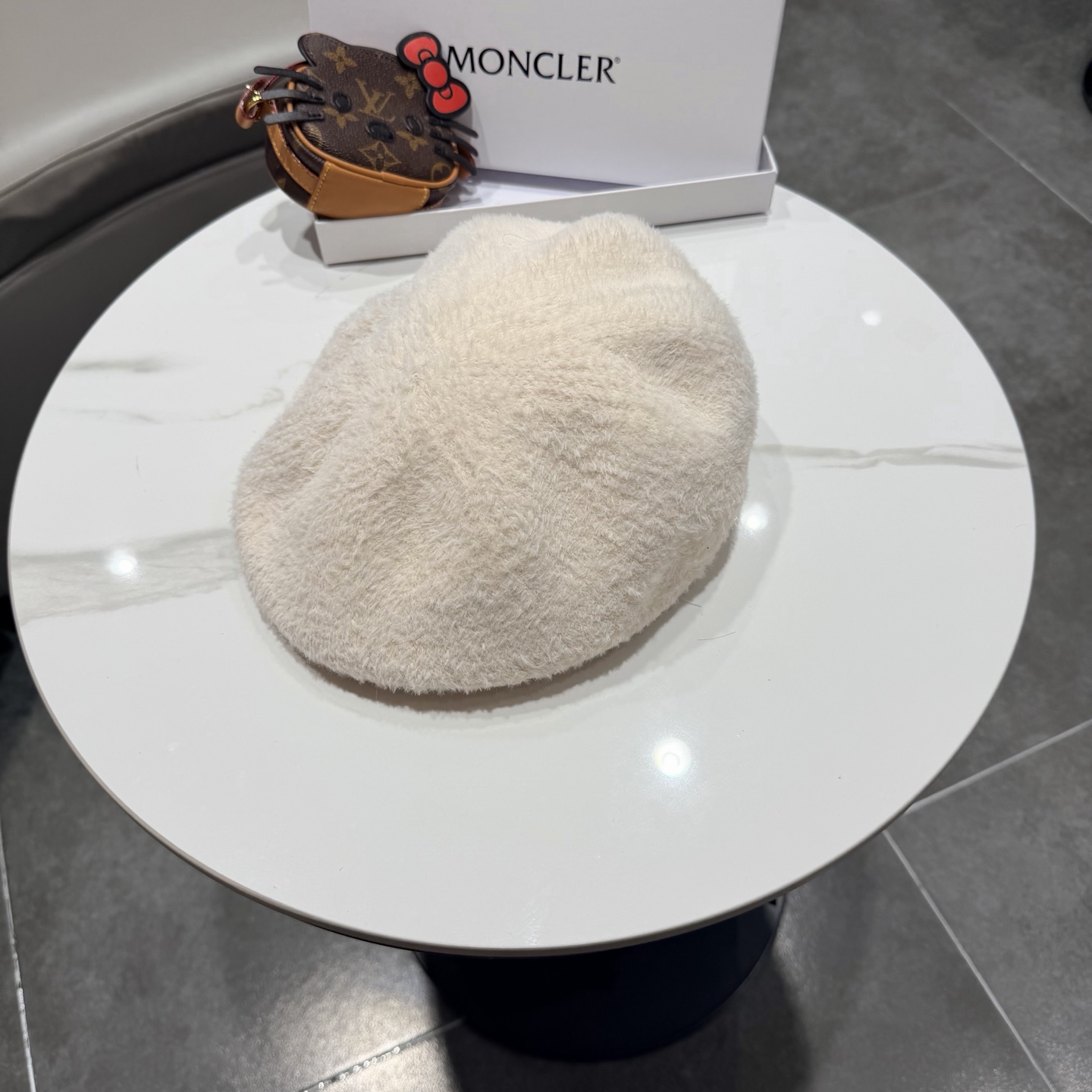 Prada普拉达2025爆款冰岛贝雷帽女冬新款ins时尚百搭日系文艺正反戴蓓蕾