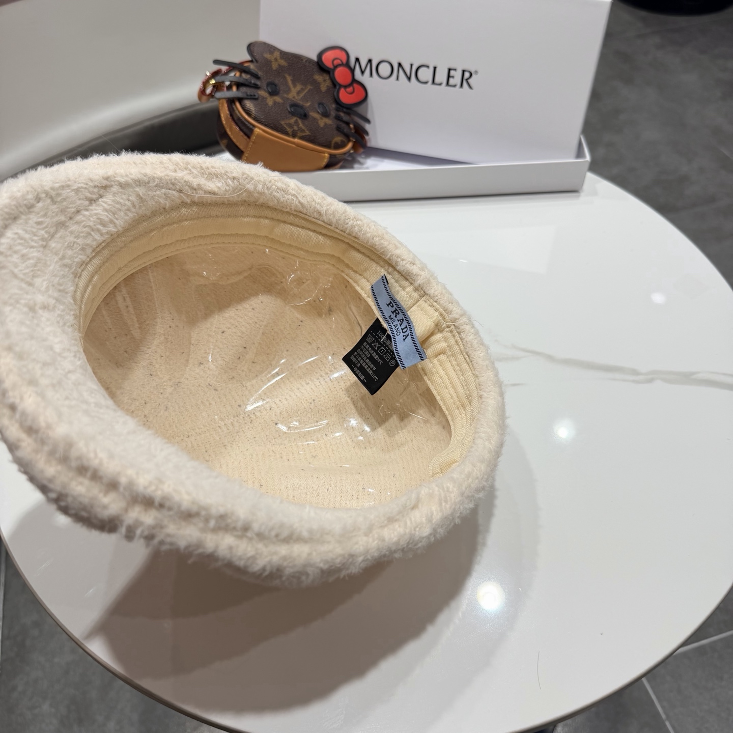 Prada普拉达2025爆款冰岛贝雷帽女冬新款ins时尚百搭日系文艺正反戴蓓蕾