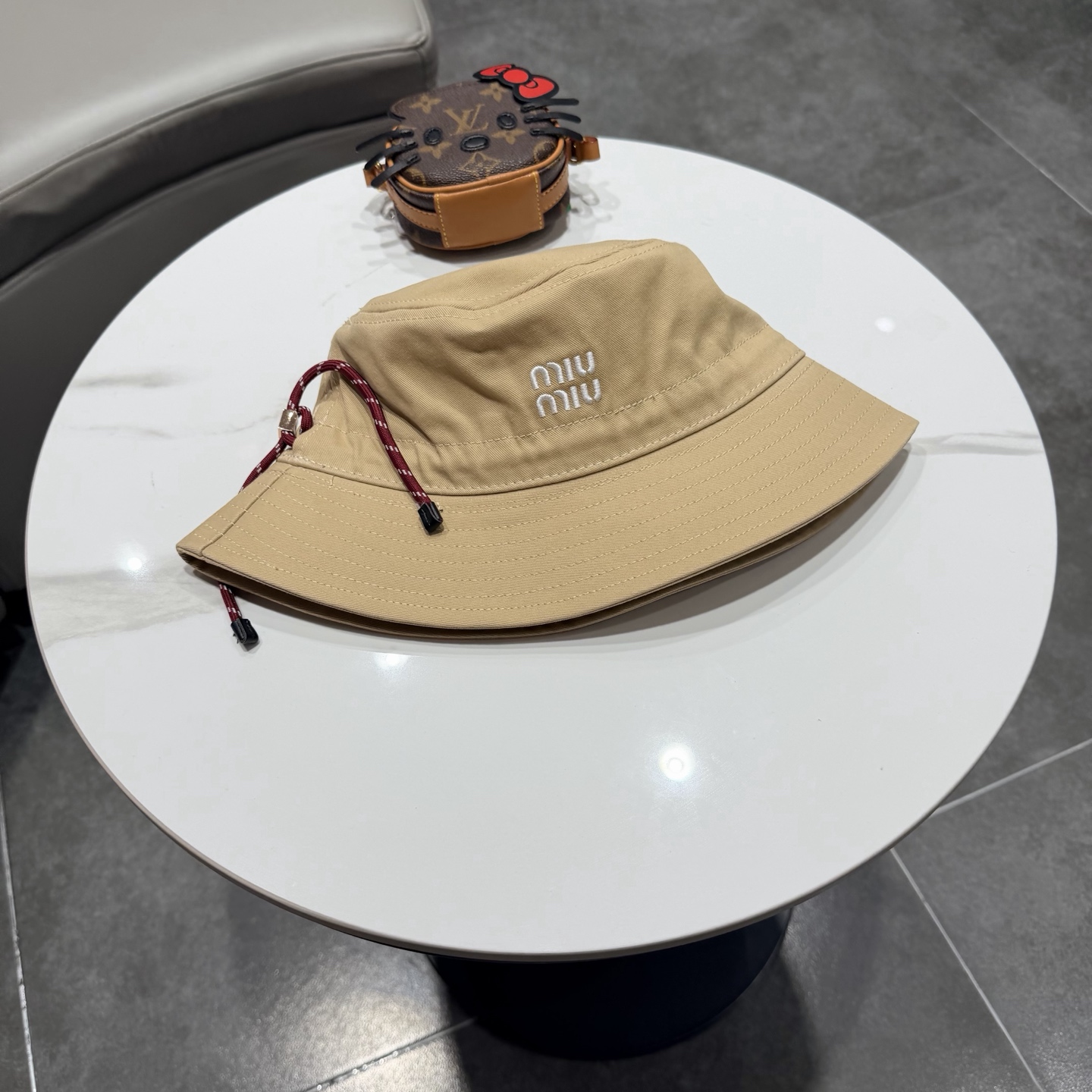 miumiu缪缪新款官网渔夫帽，头围57cm