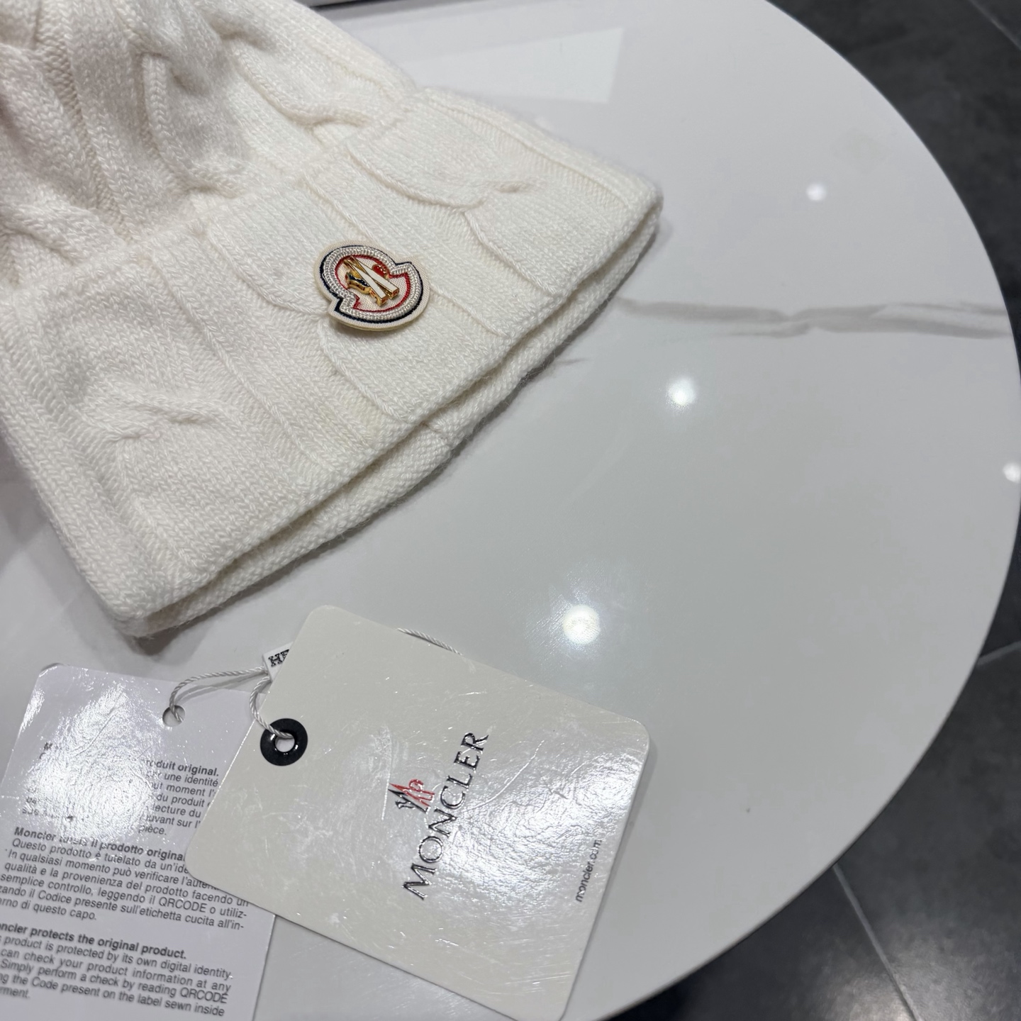 蒙口Moncler盟可睐💥官网经典针织帽，原单复刻.非常柔软亲肤，弹性很好💓有质感又非常百搭的款式~保暖的  羊绒毛线帽