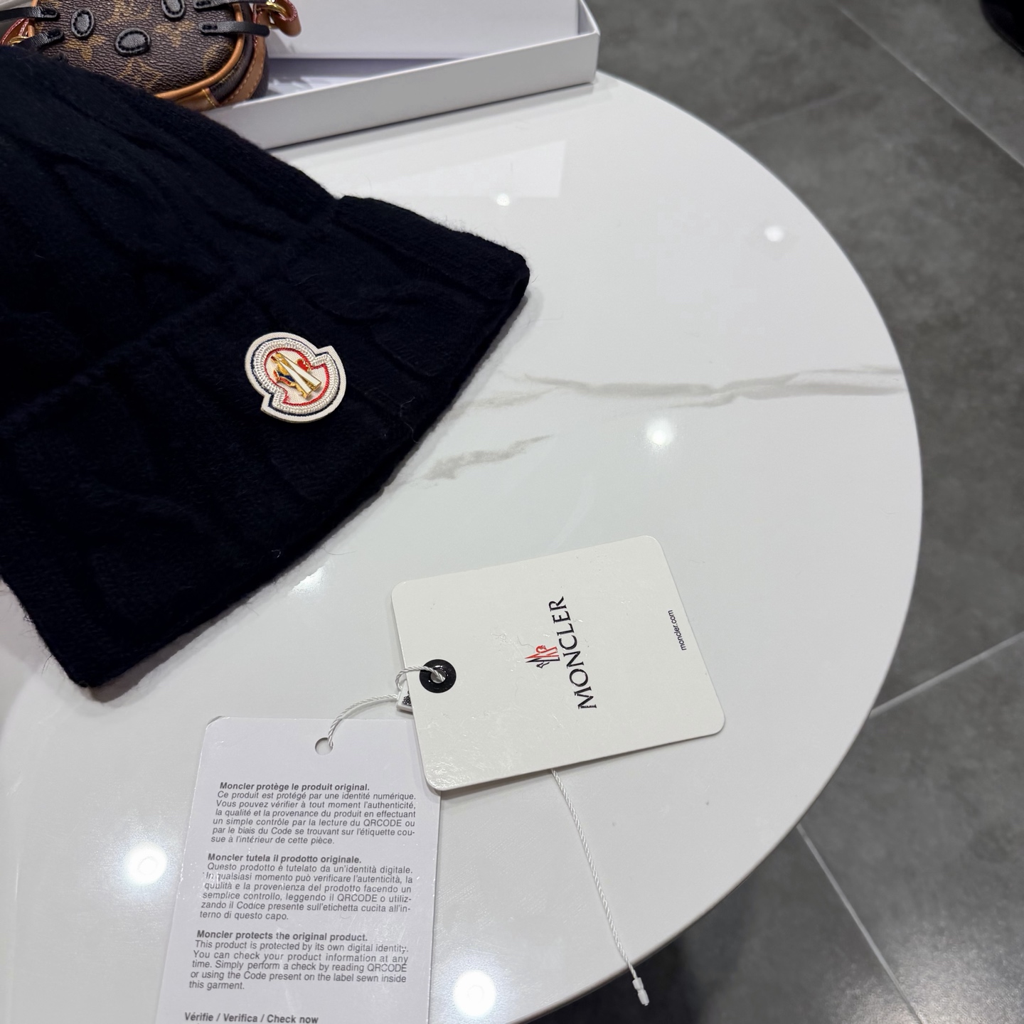蒙口Moncler盟可睐💥官网经典针织帽，原单复刻.非常柔软亲肤，弹性很好💓有质感又非常百搭的款式~保暖的  羊绒毛线帽