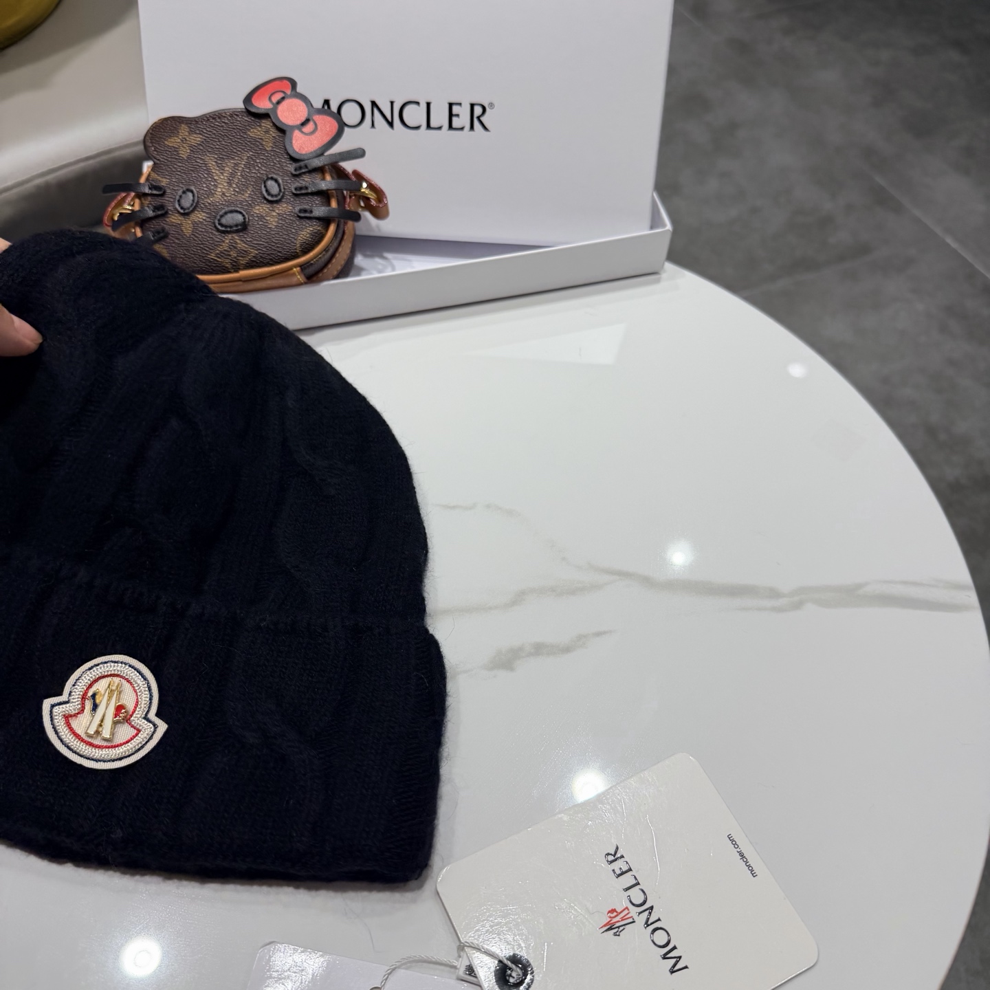 蒙口Moncler盟可睐💥官网经典针织帽，原单复刻.非常柔软亲肤，弹性很好💓有质感又非常百搭的款式~保暖的  羊绒毛线帽