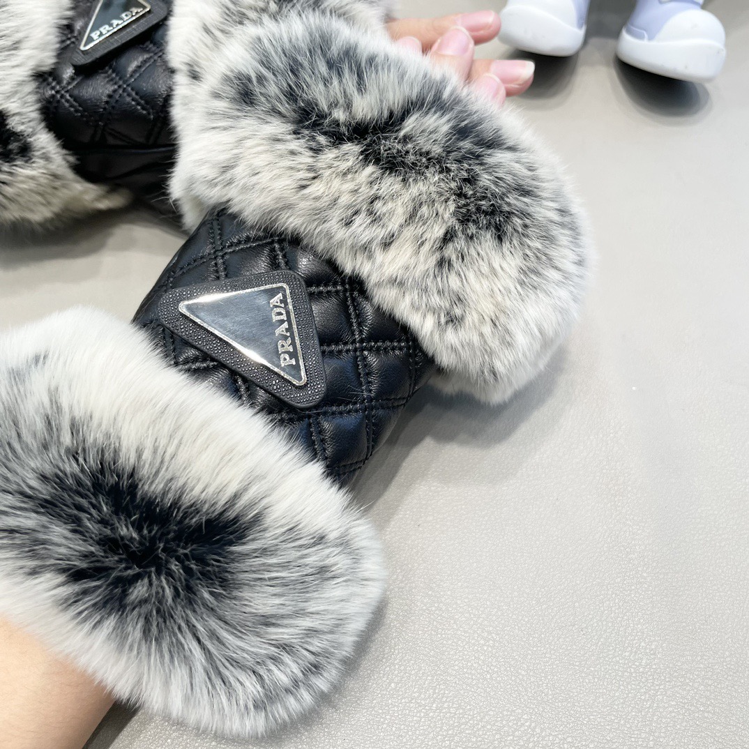 NO:618257,Prada Prada wristband fashion genuine sheepskin gloves for ladies student writing and office half-finger gloves handguards Rex rabbit fur gloves hand warmer gloves, gloves, prada, prada, sheepskin, gloves19860909普拉达Prada护腕时尚真羊皮手套女士学生写字办公半指手套护手獭兔毛手套暖手手套,手套,prada,prada,sheepskin,gloves,accessory