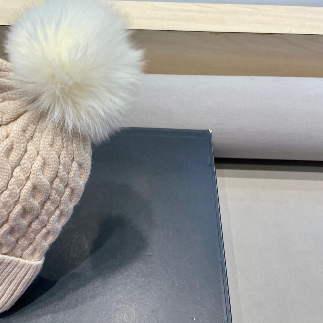 moncler韩版秋冬新款兔毛针织麻花纹毛线帽真狐狸毛球针织帽保暖百搭潮