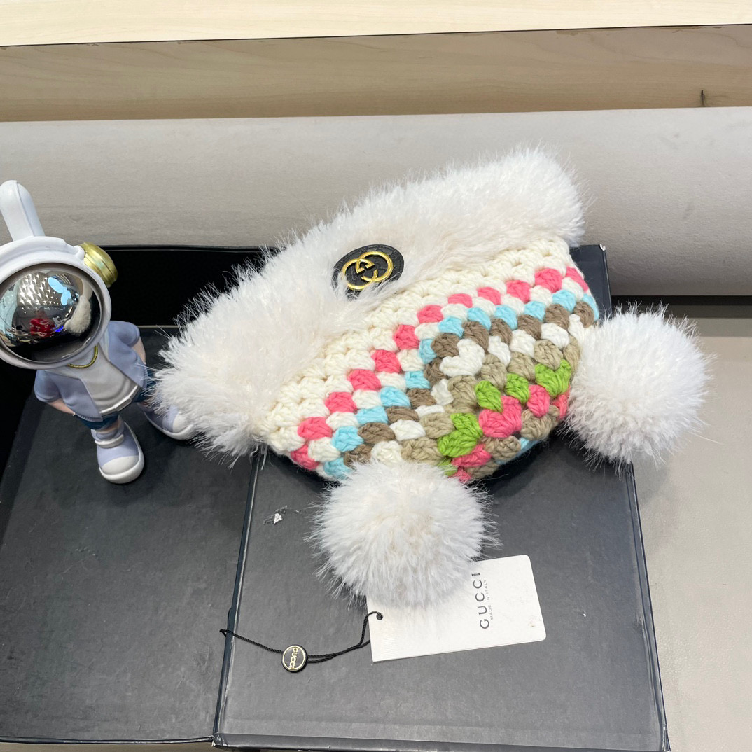 Gucci森系米奇毛球耳朵手工针织熊熊帽子女冬季毛绒保暖新款加厚护耳帽