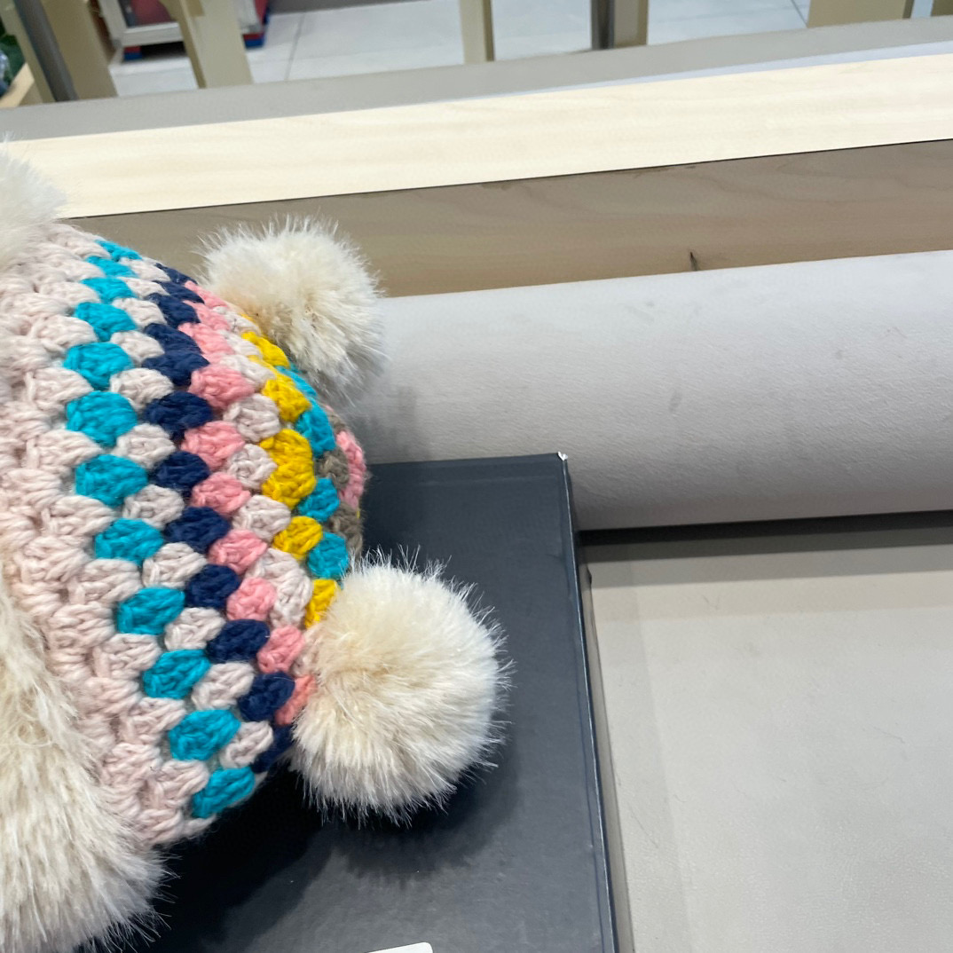 Gucci森系米奇毛球耳朵手工针织熊熊帽子女冬季毛绒保暖新款加厚护耳帽