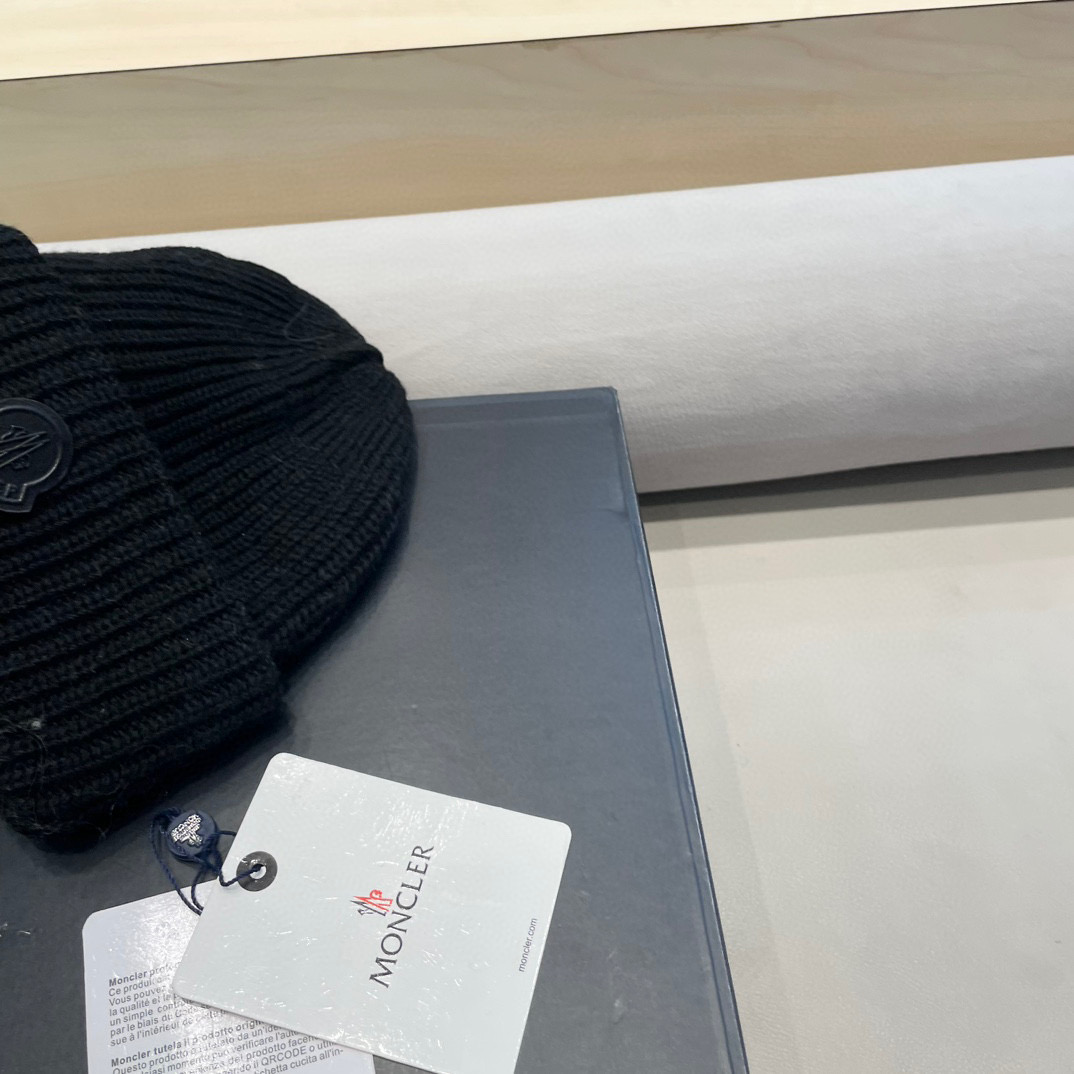 moncler 年秋冬季新款韩版简约百搭针织帽子女防寒保暖护耳时尚毛线帽