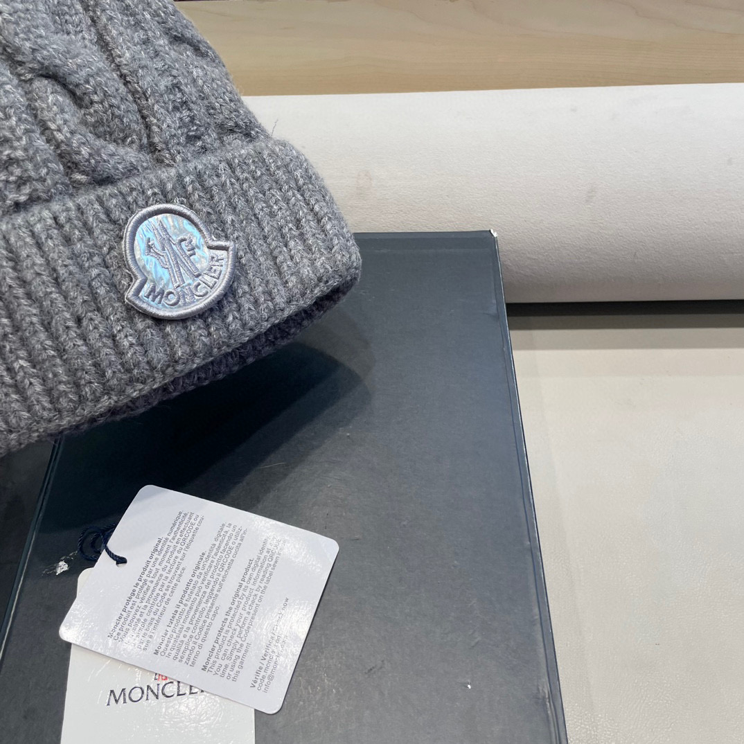 moncler毛线帽子女冬款加厚加绒护耳帽双层毛球针织帽新款
