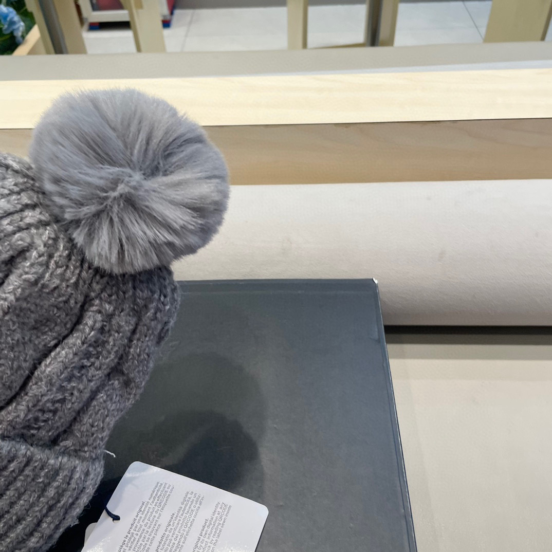 moncler毛线帽子女冬款加厚加绒护耳帽双层毛球针织帽新款