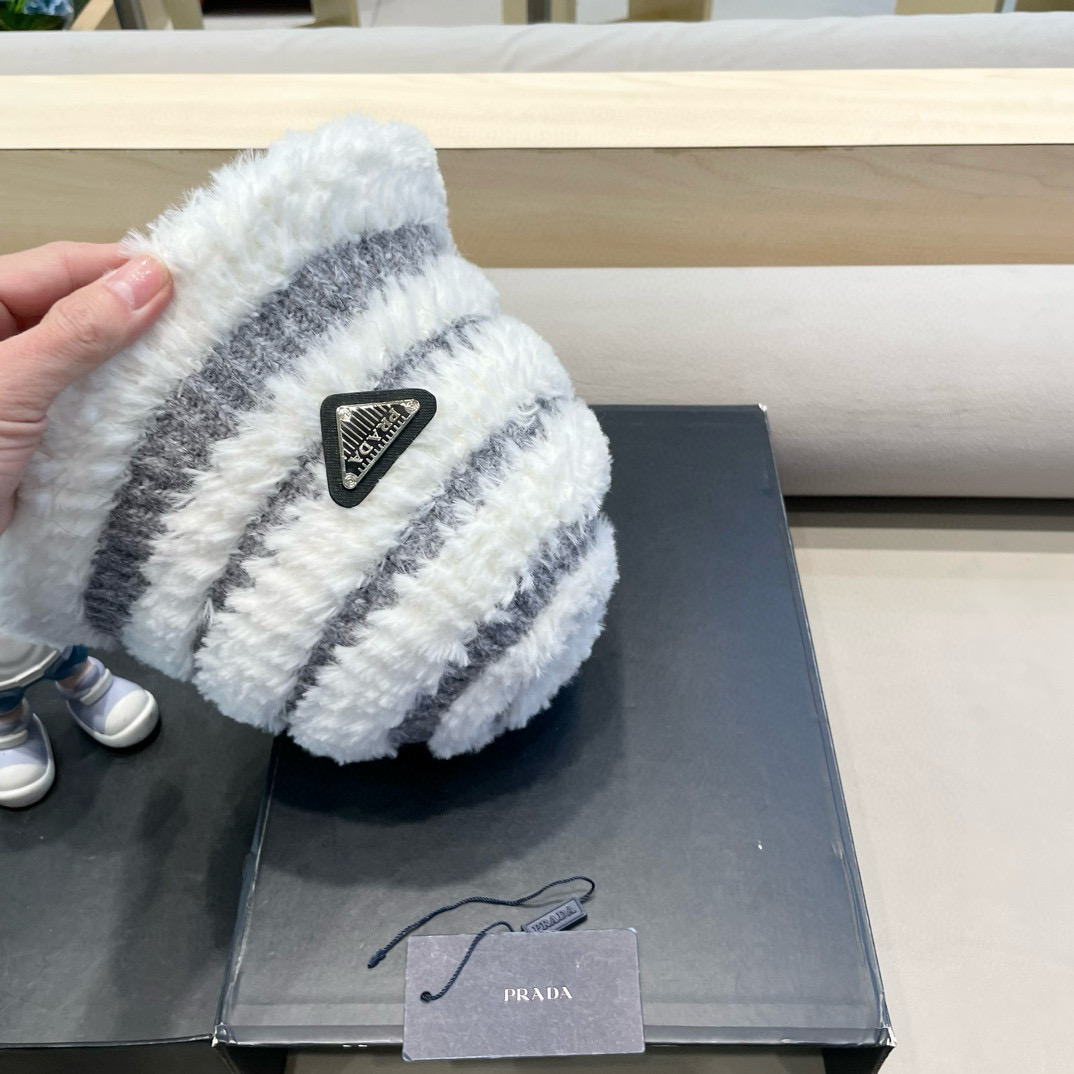 普拉达Prada新款毛绒大头围水桶帽女秋冬韩版可爱百搭显脸小保暖条纹渔夫帽子