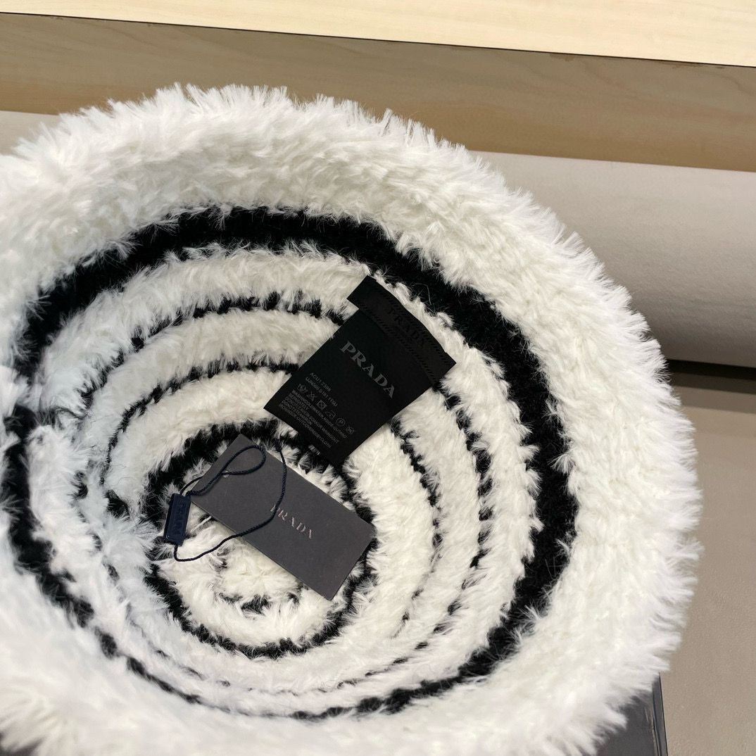 普拉达Prada新款毛绒大头围水桶帽女秋冬韩版可爱百搭显脸小保暖条纹渔夫帽子