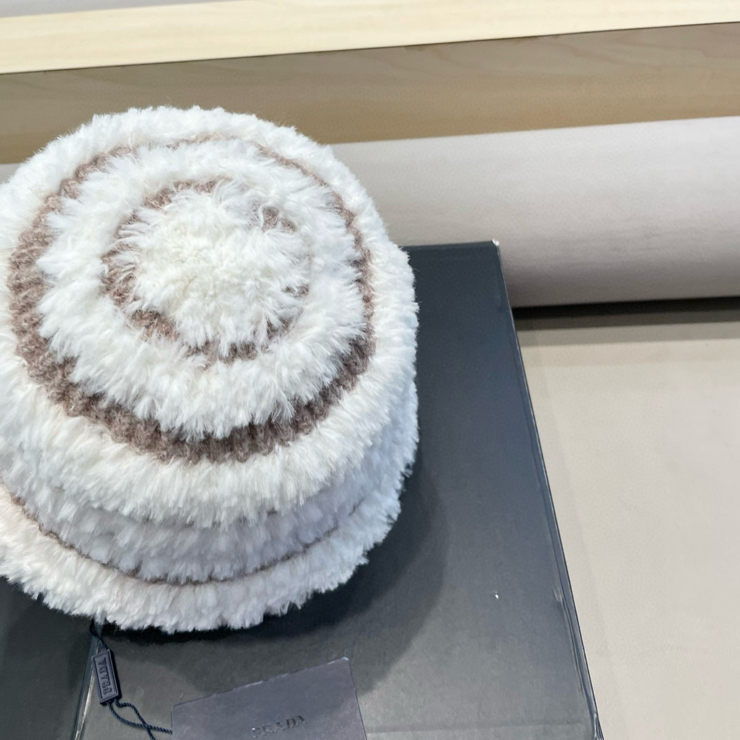 普拉达Prada新款毛绒大头围水桶帽女秋冬韩版可爱百搭显脸小保暖条纹渔夫帽子