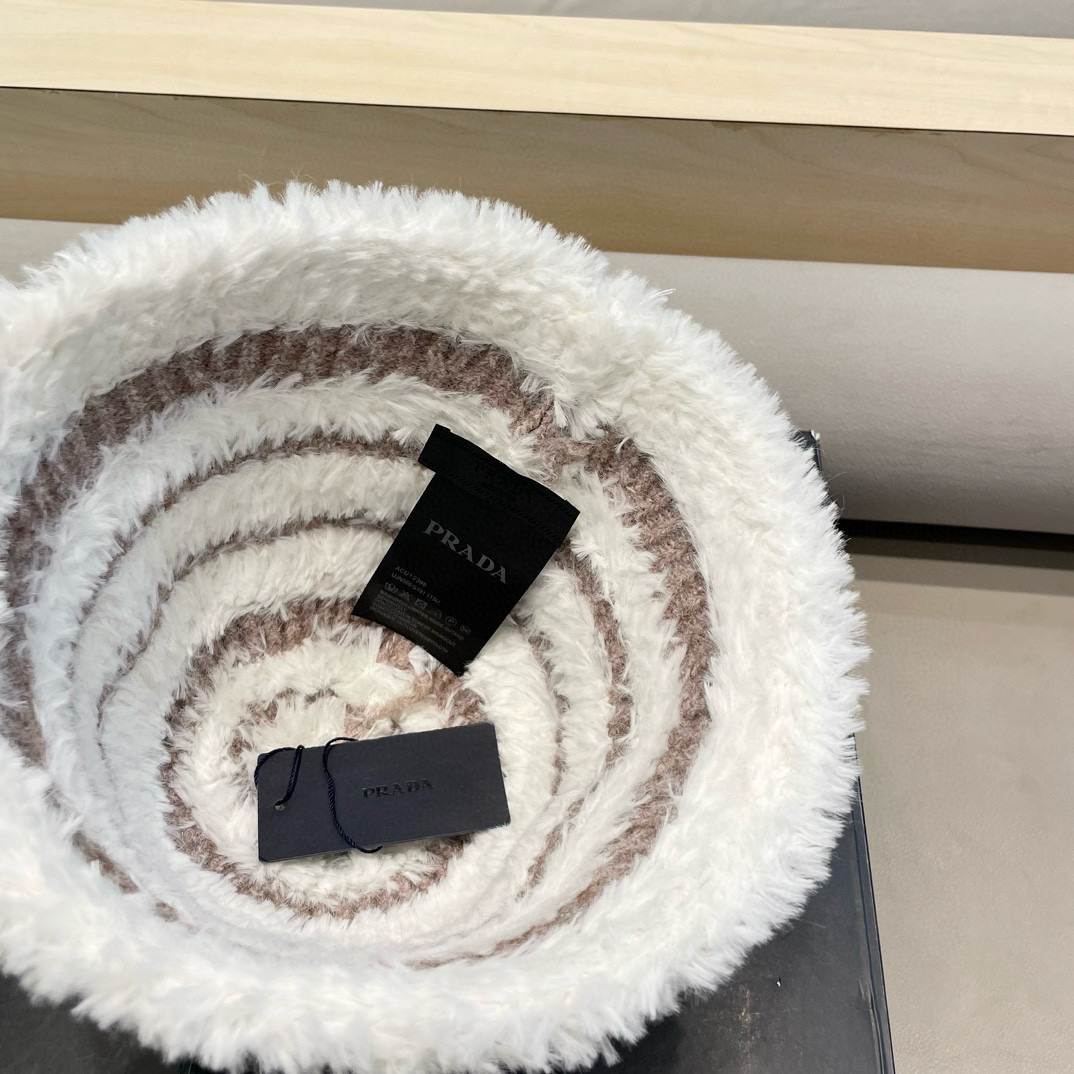 普拉达Prada新款毛绒大头围水桶帽女秋冬韩版可爱百搭显脸小保暖条纹渔夫帽子