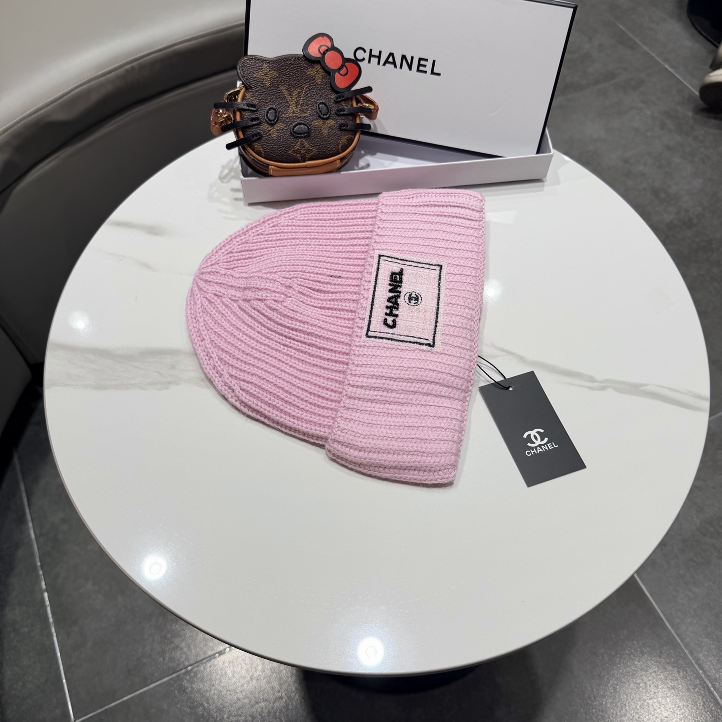 Chanel官网品质香奈儿秋冬网红时尚博主推荐款毛线帽，小红书爆款，手感超柔软舒适的针织线帽，弹性极佳！