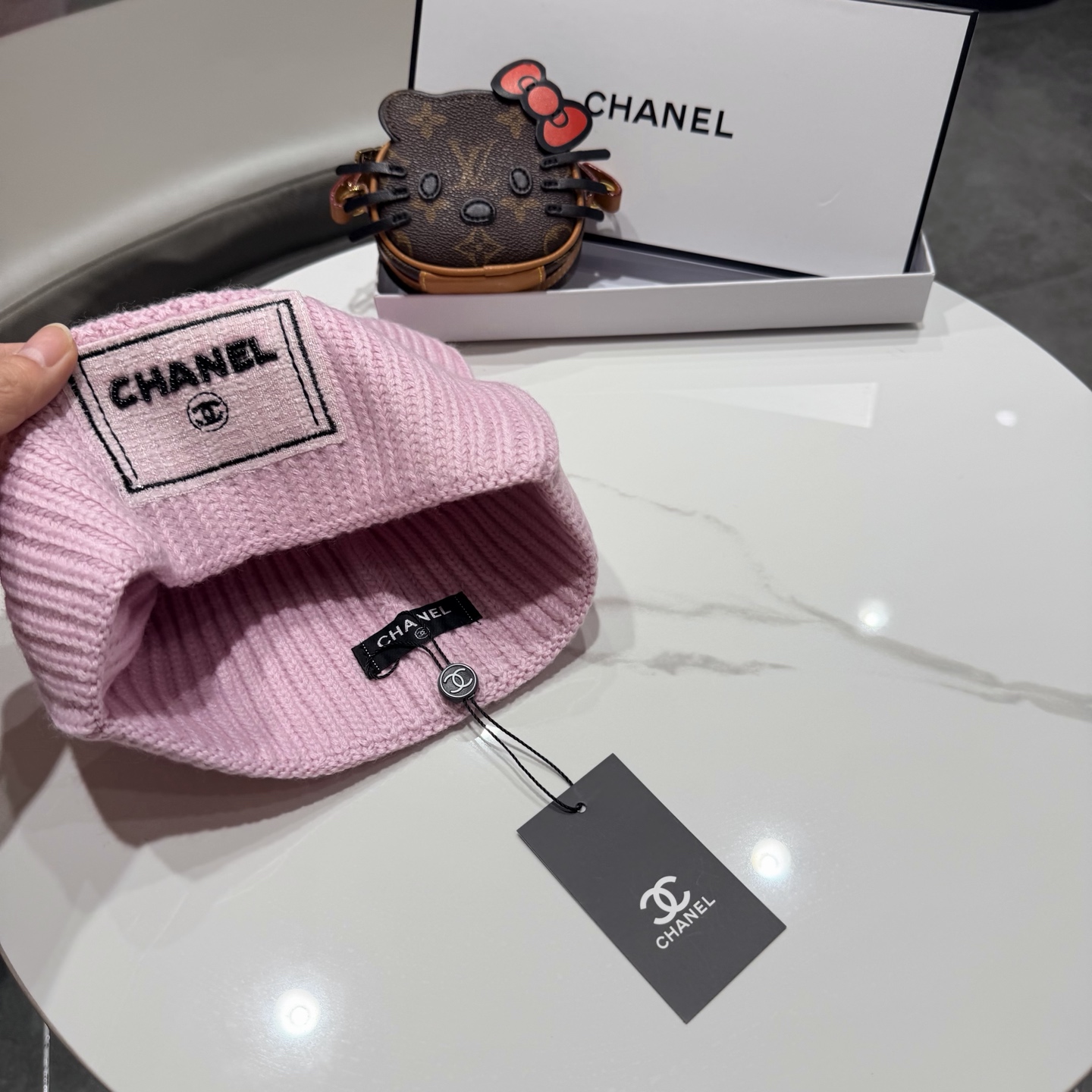 Chanel官网品质香奈儿秋冬网红时尚博主推荐款毛线帽，小红书爆款，手感超柔软舒适的针织线帽，弹性极佳！