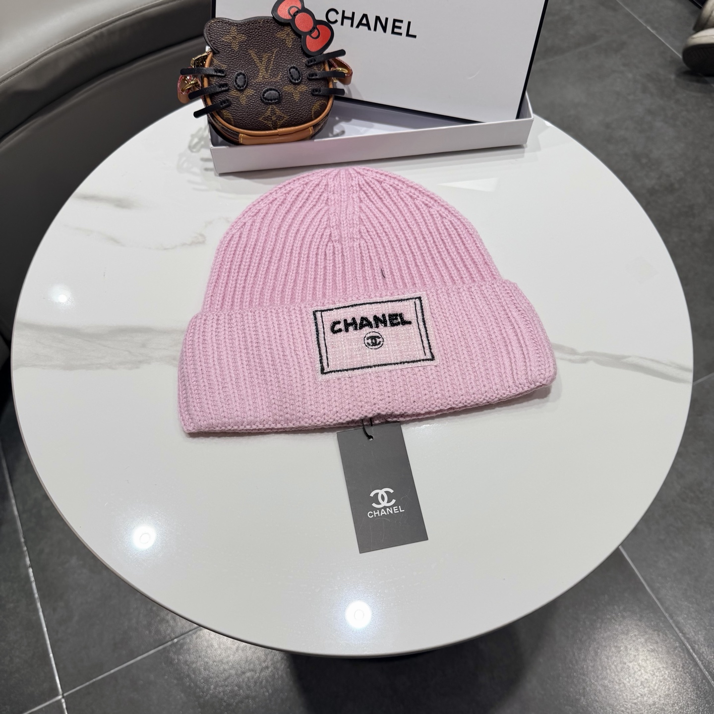 Chanel官网品质香奈儿秋冬网红时尚博主推荐款毛线帽，小红书爆款，手感超柔软舒适的针织线帽，弹性极佳！