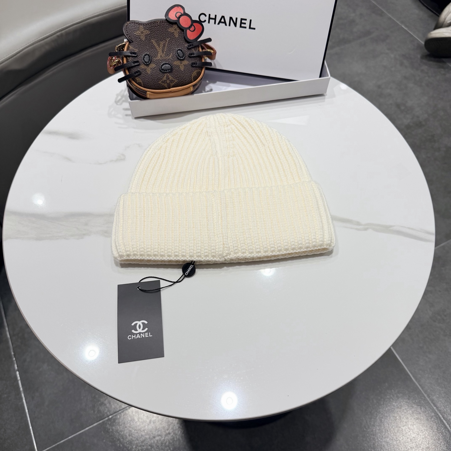 Chanel官网品质香奈儿秋冬网红时尚博主推荐款毛线帽，小红书爆款，手感超柔软舒适的针织线帽，弹性极佳！