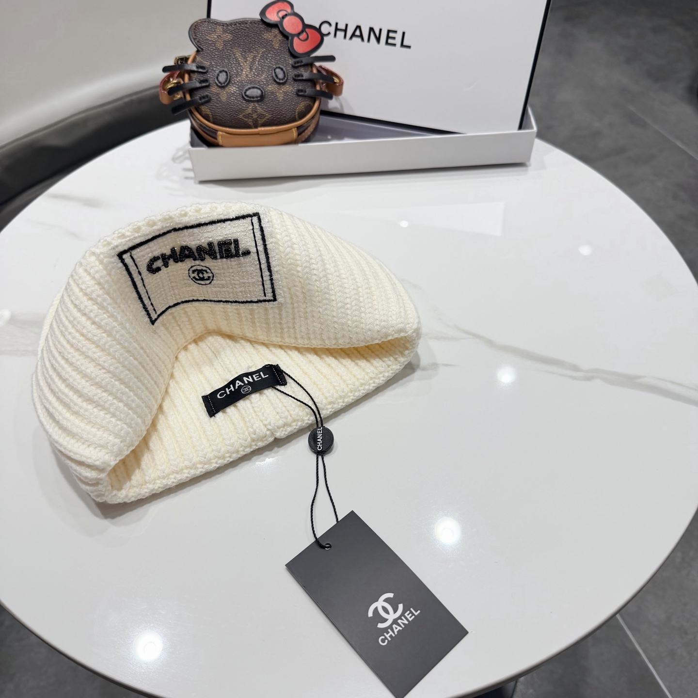 Chanel官网品质香奈儿秋冬网红时尚博主推荐款毛线帽，小红书爆款，手感超柔软舒适的针织线帽，弹性极佳！