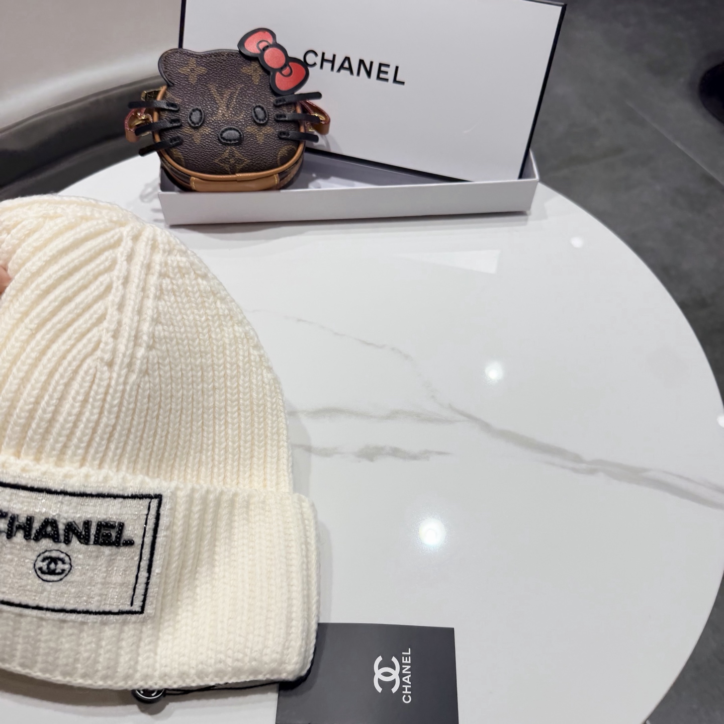 Chanel官网品质香奈儿秋冬网红时尚博主推荐款毛线帽，小红书爆款，手感超柔软舒适的针织线帽，弹性极佳！